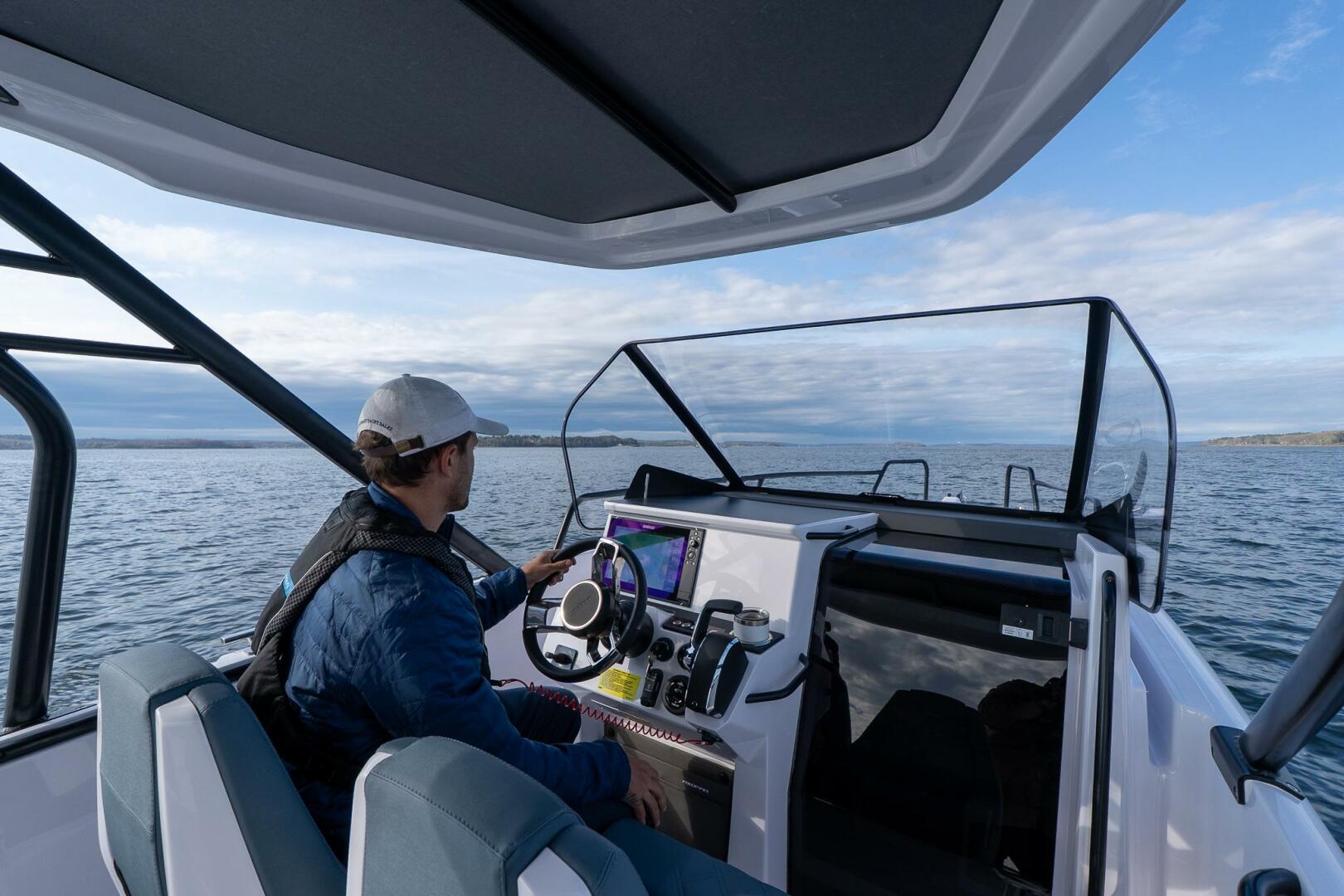 Slide: The Image of Axopar Cross Top 2025 - 5294042