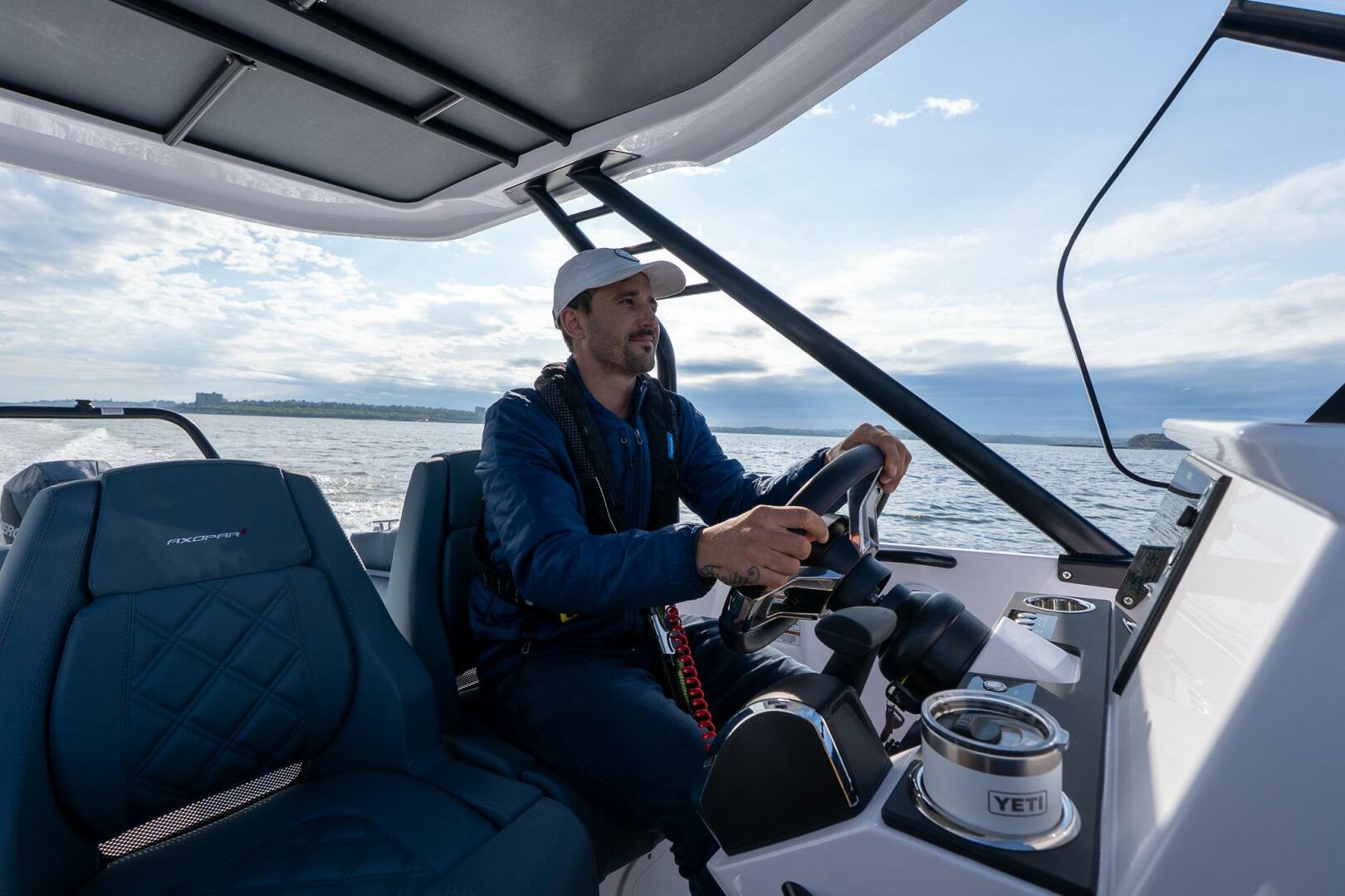 Slide: The Image of Axopar Cross Top 2025 - 5294043