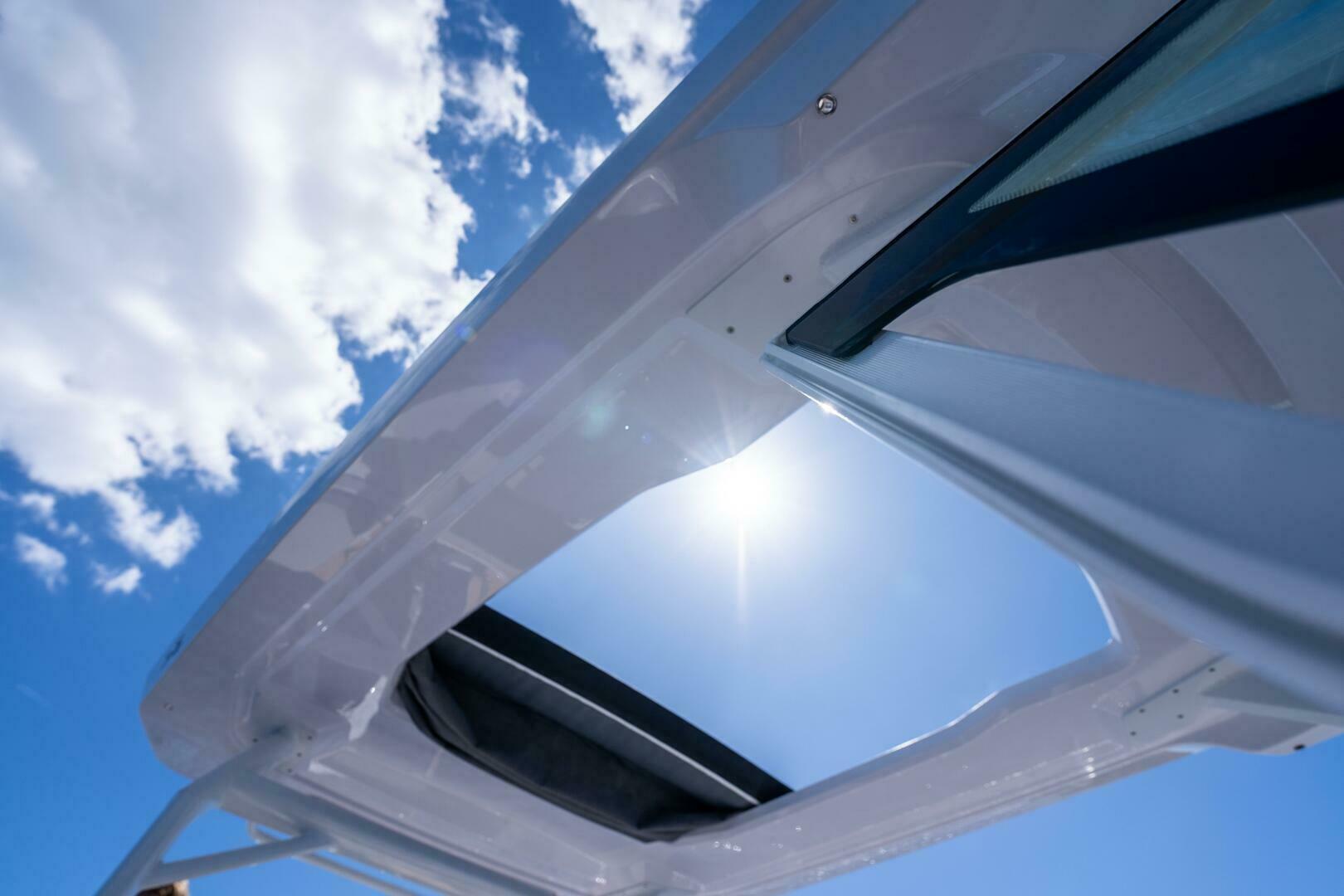 Slide: The Image of Axopar Sun Top 2025 - 5357162