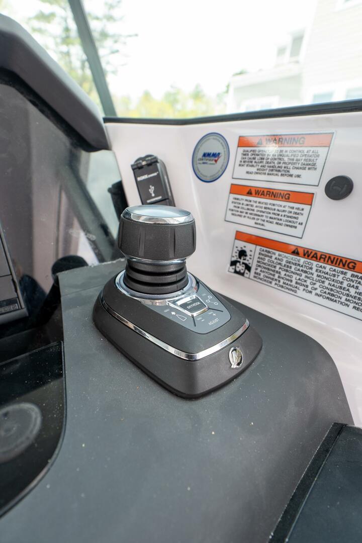 Slide: The Image of Axopar Wetbar 2024 - 5292710