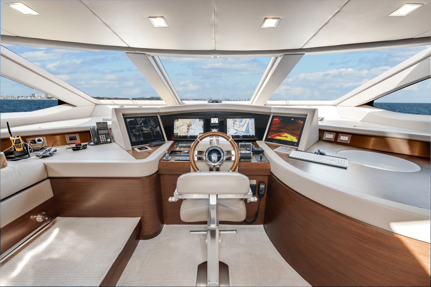 Slide: The Image of Azimut 105 2009 - 18