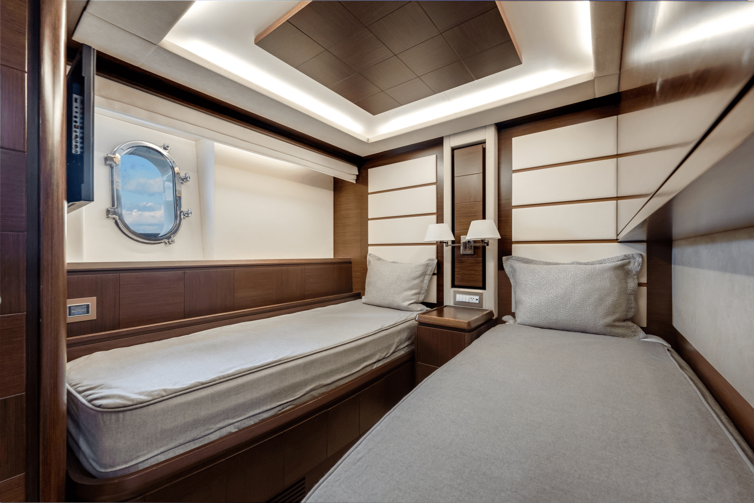 Slide: The Image of Azimut 105 2009 - 26