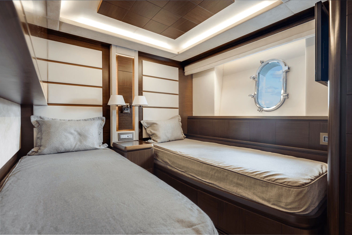 Slide: The Image of Azimut 105 2009 - 28