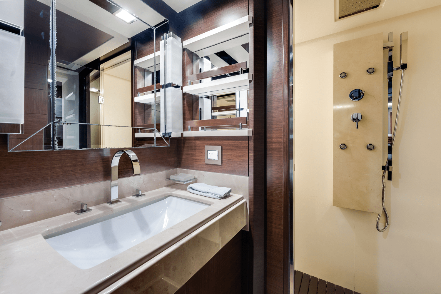 Slide: The Image of Azimut 105 2009 - 29