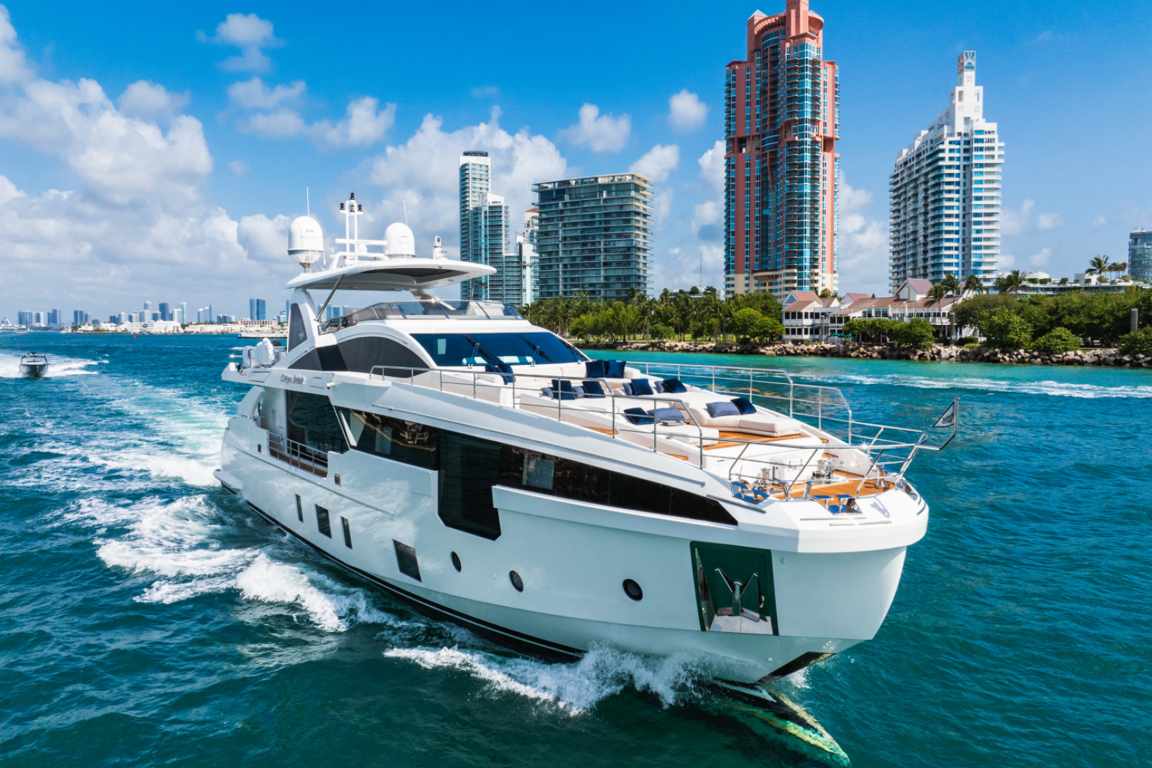 Slide: The Image of Azimut 32 METRI 2023 - 5095380