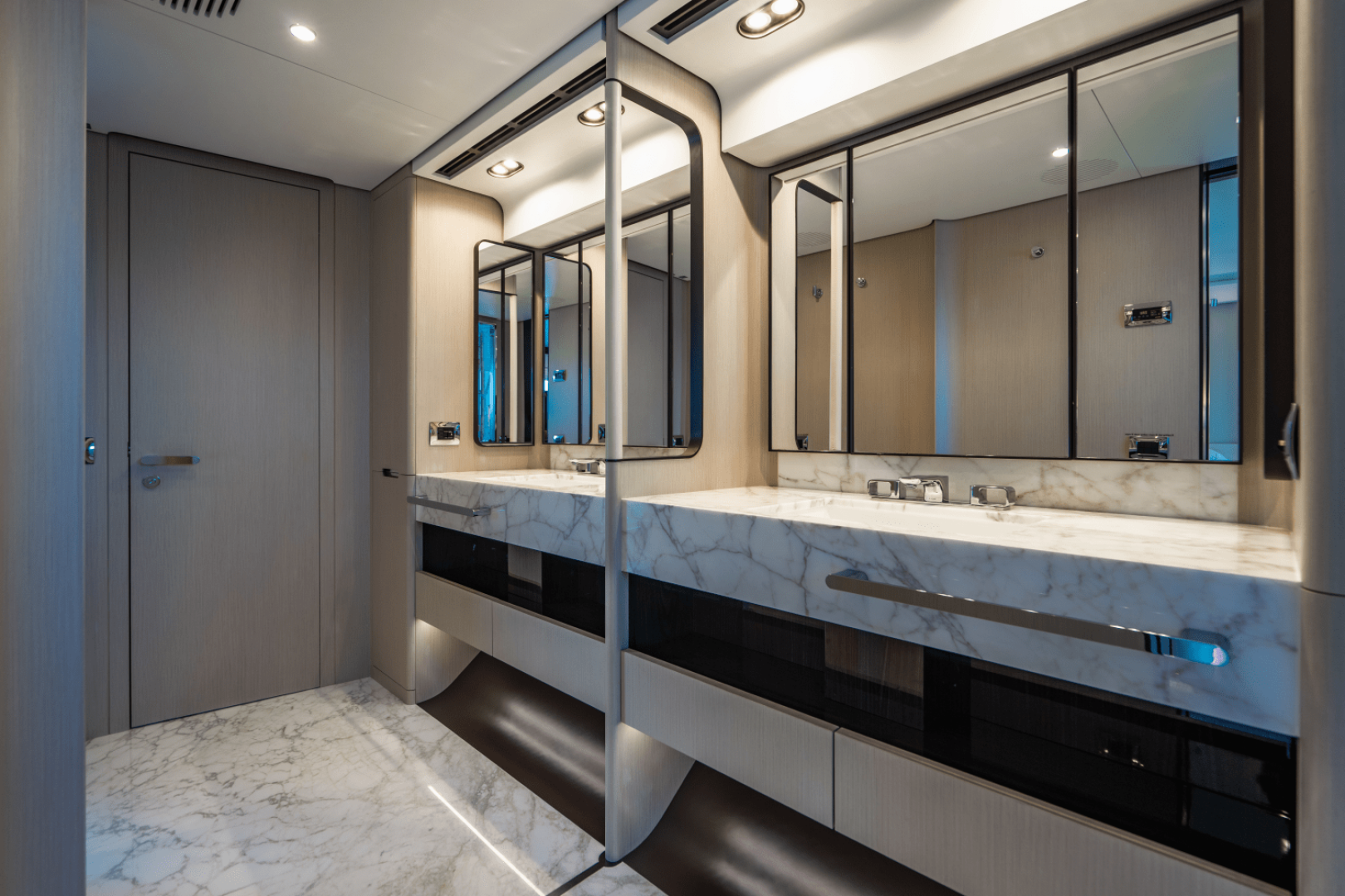 Slide: The Image of Azimut 32 METRI 2023 - 5095402
