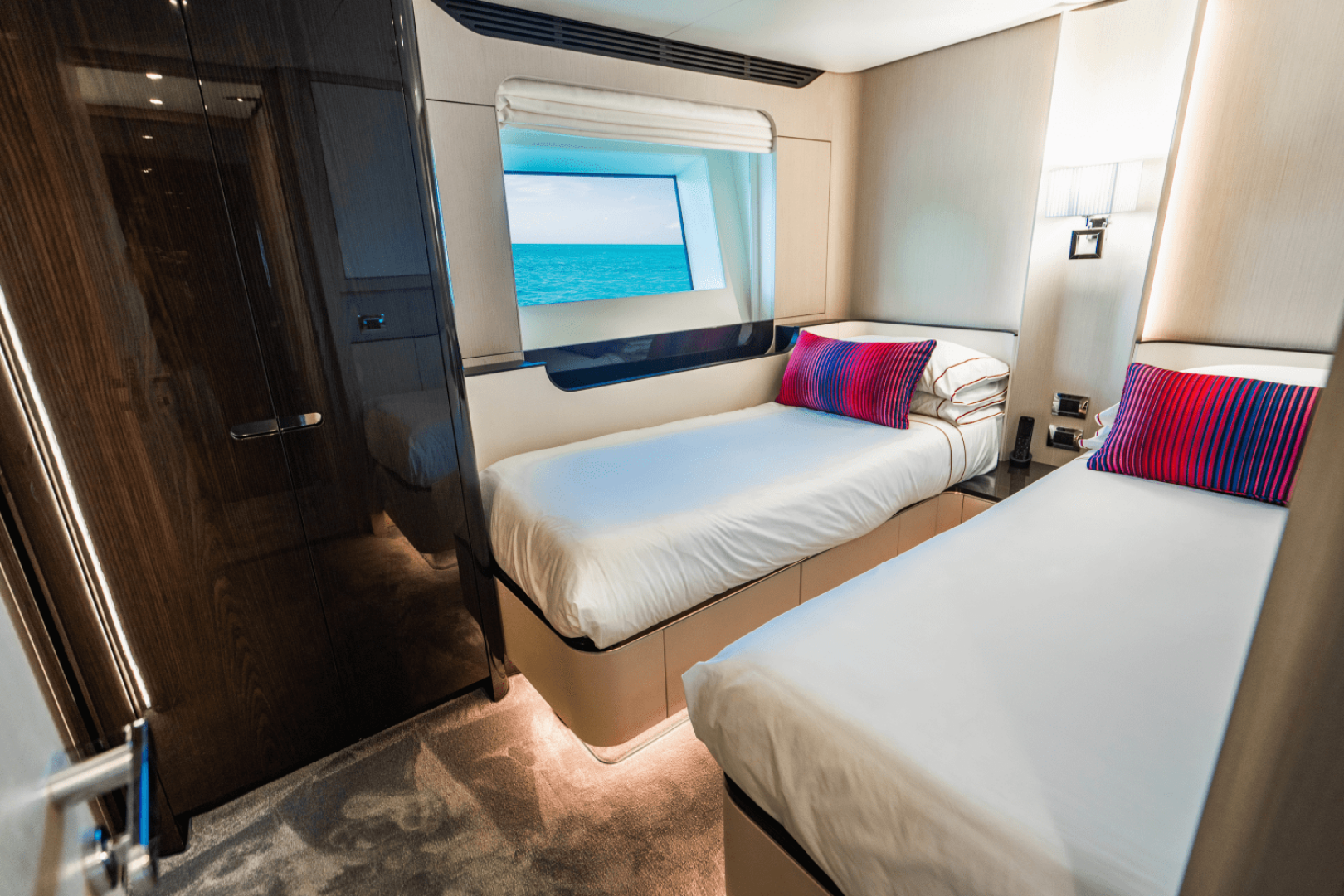Slide: The Image of Azimut 32 METRI 2023 - 5095409
