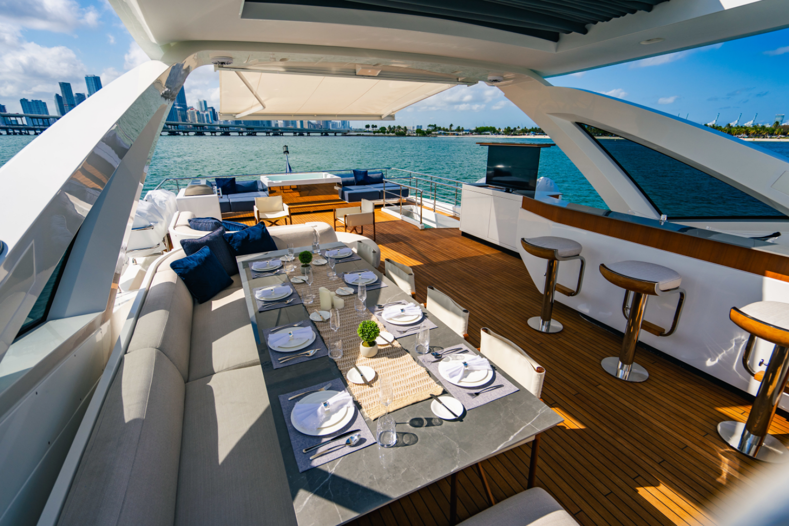 Slide: The Image of Azimut 32 METRI 2023 - 5095415