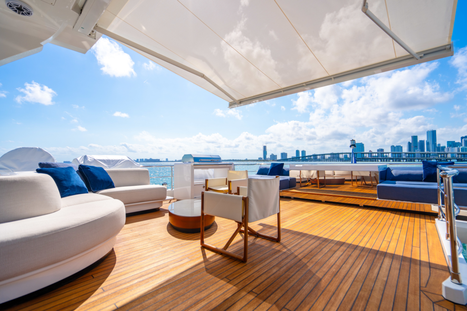 Slide: The Image of Azimut 32 METRI 2023 - 5095417