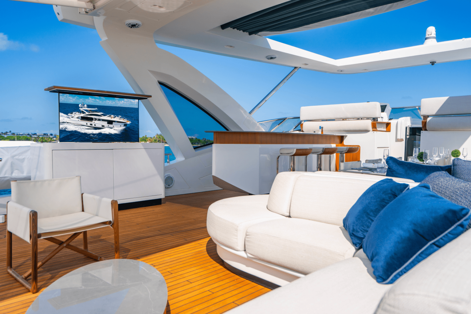 Slide: The Image of Azimut 32 METRI 2023 - 5095420