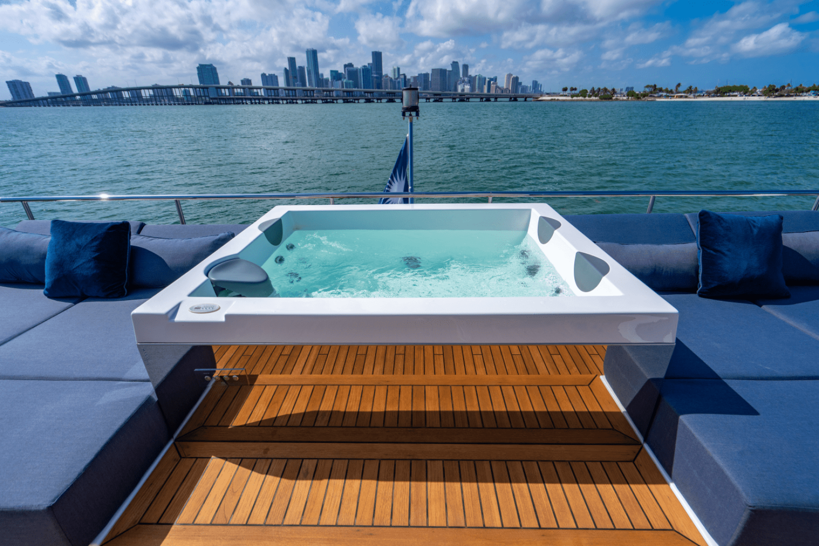 Slide: The Image of Azimut 32 METRI 2023 - 5095421