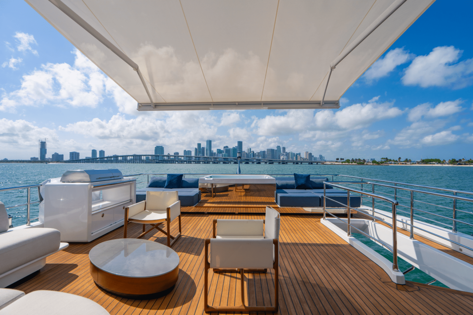 Slide: The Image of Azimut 32 METRI 2023 - 5095422