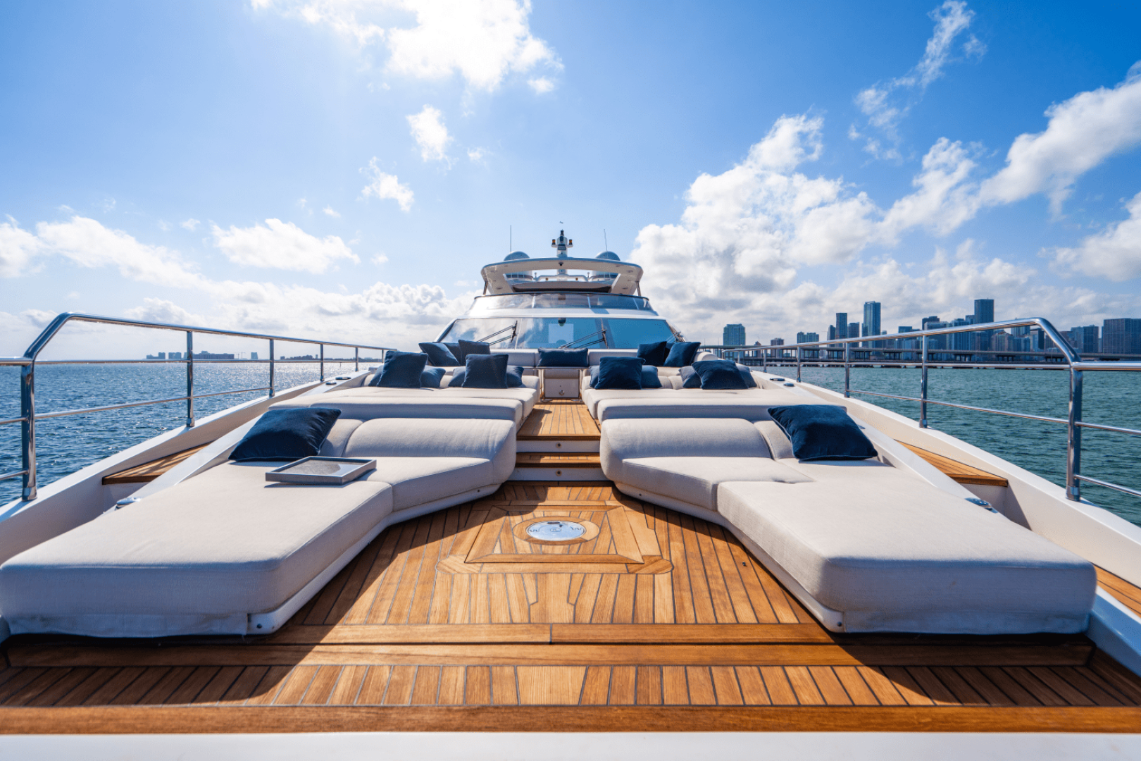 Slide: The Image of Azimut 32 METRI 2023 - 5095425