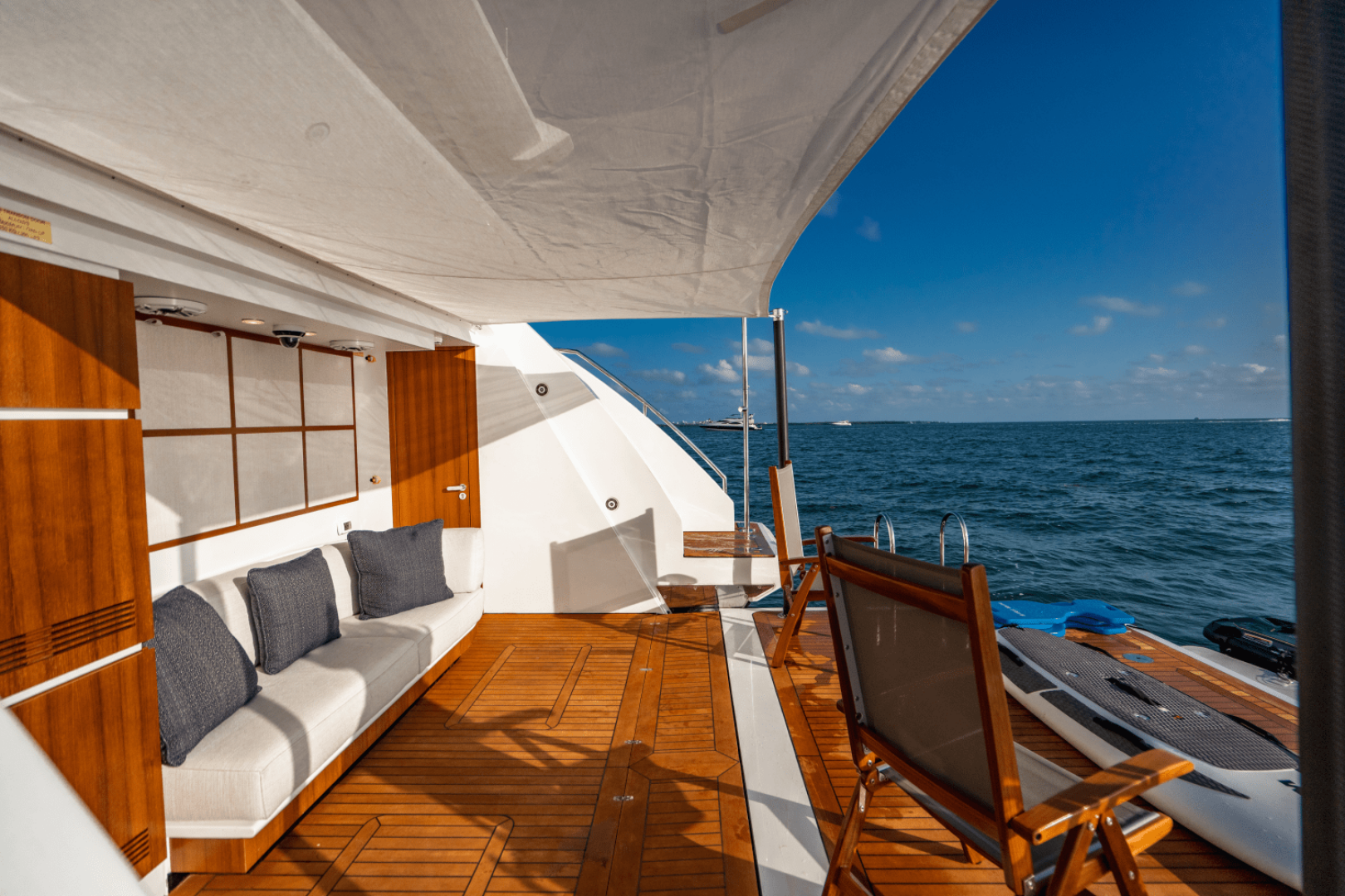 Slide: The Image of Azimut 32 METRI 2023 - 5095427