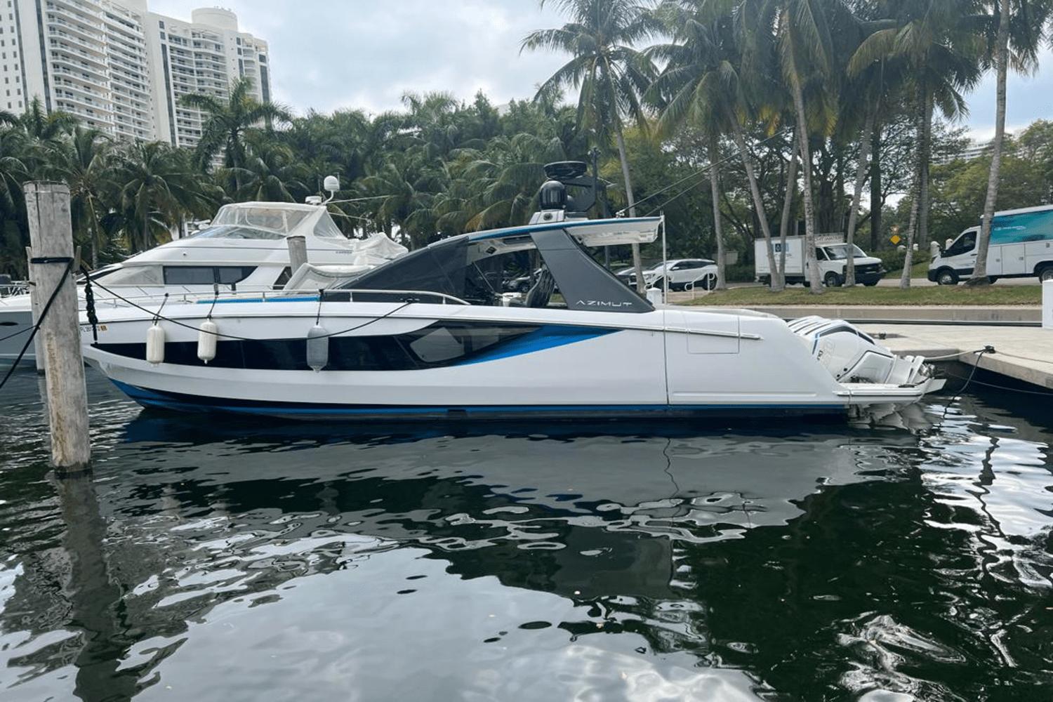 Slide: The Image of Azimut 42 VERVE 2022 - 1