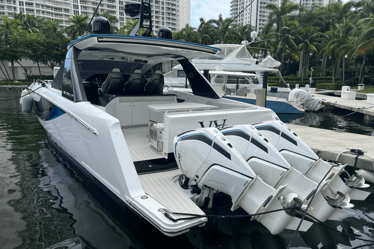 Slide: The Image of Azimut 42 VERVE 2022 - 11