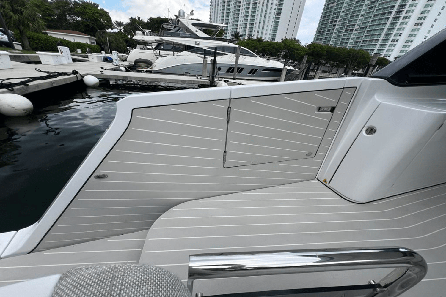 Slide: The Image of Azimut 42 VERVE 2022 - 15