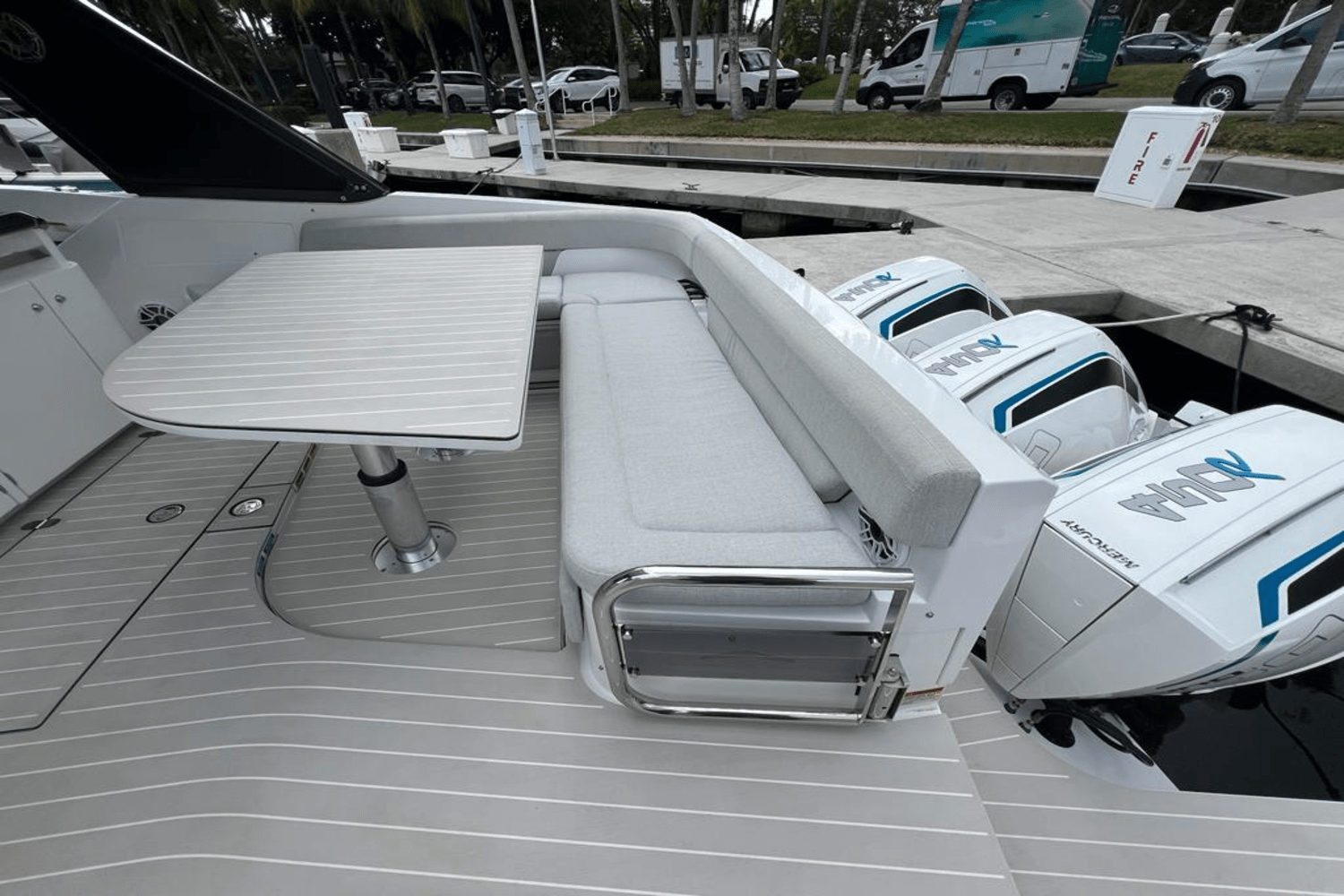 Slide: The Image of Azimut 42 VERVE 2022 - 16