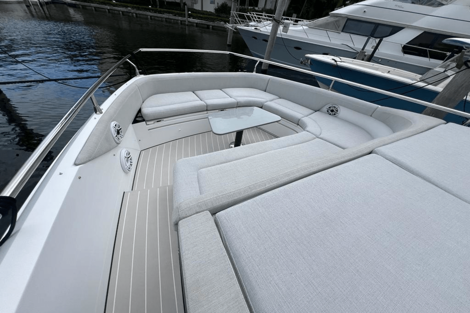 Slide: The Image of Azimut 42 VERVE 2022 - 19