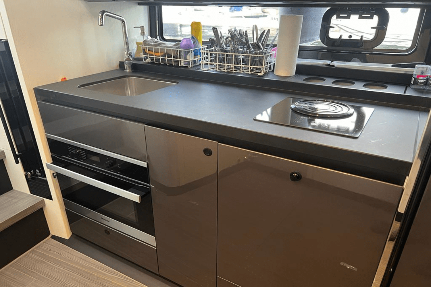 Slide: The Image of Azimut 42 VERVE 2022 - 28