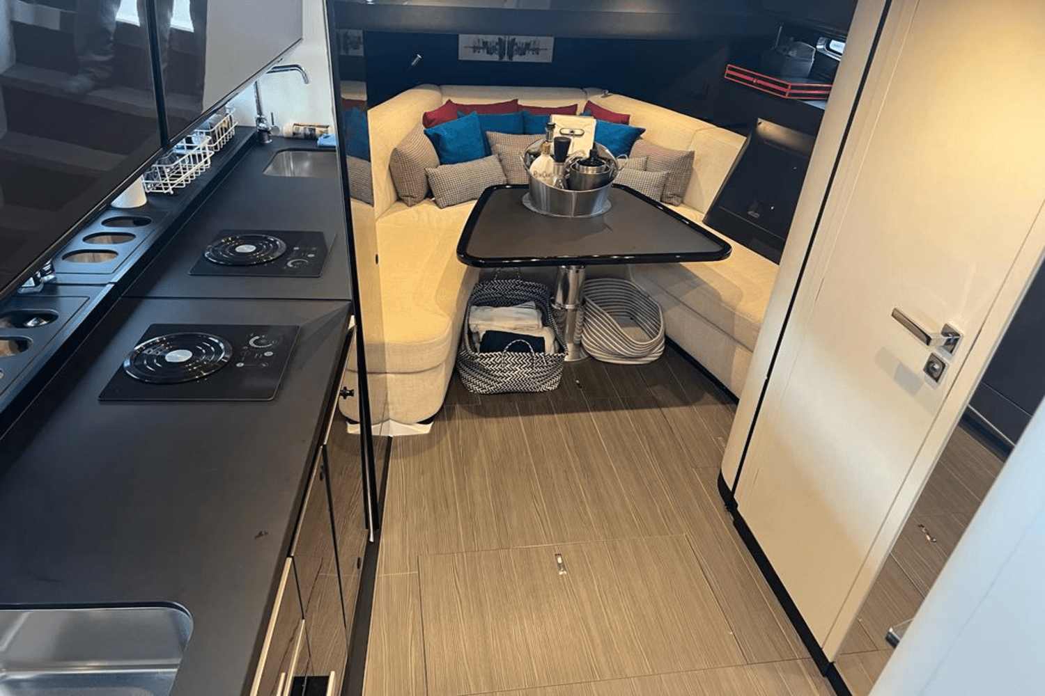 Slide: The Image of Azimut 42 VERVE 2022 - 31