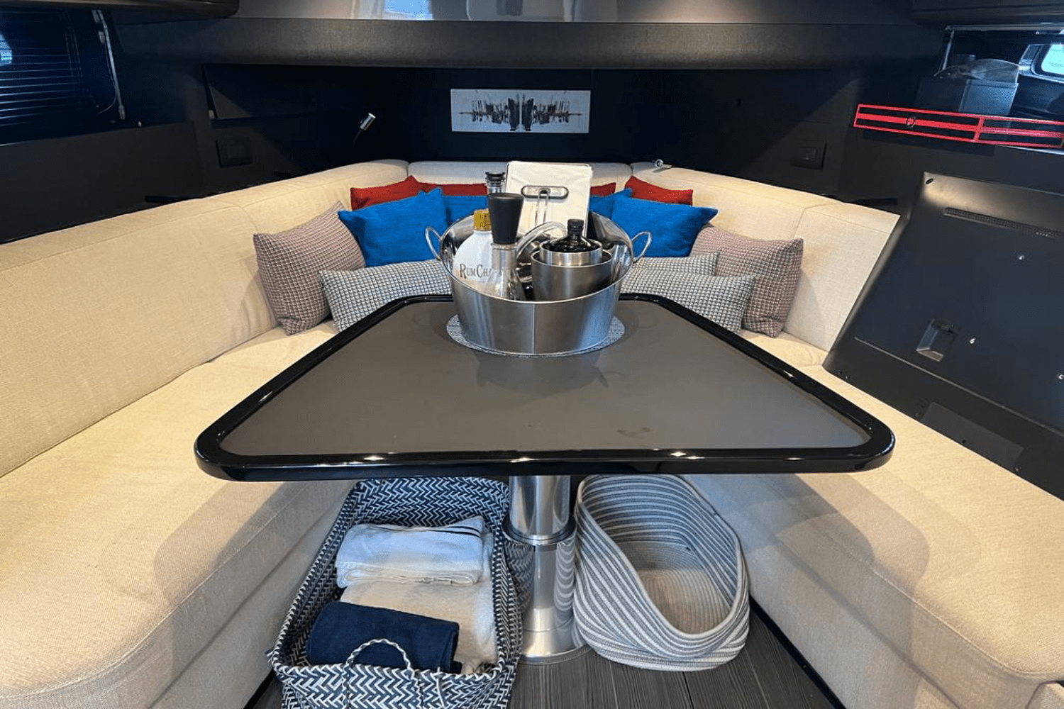Slide: The Image of Azimut 42 VERVE 2022 - 32