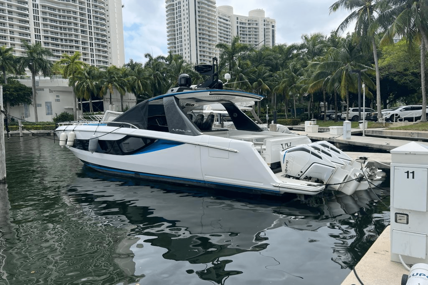 Slide: The Image of Azimut 42 VERVE 2022 - 4