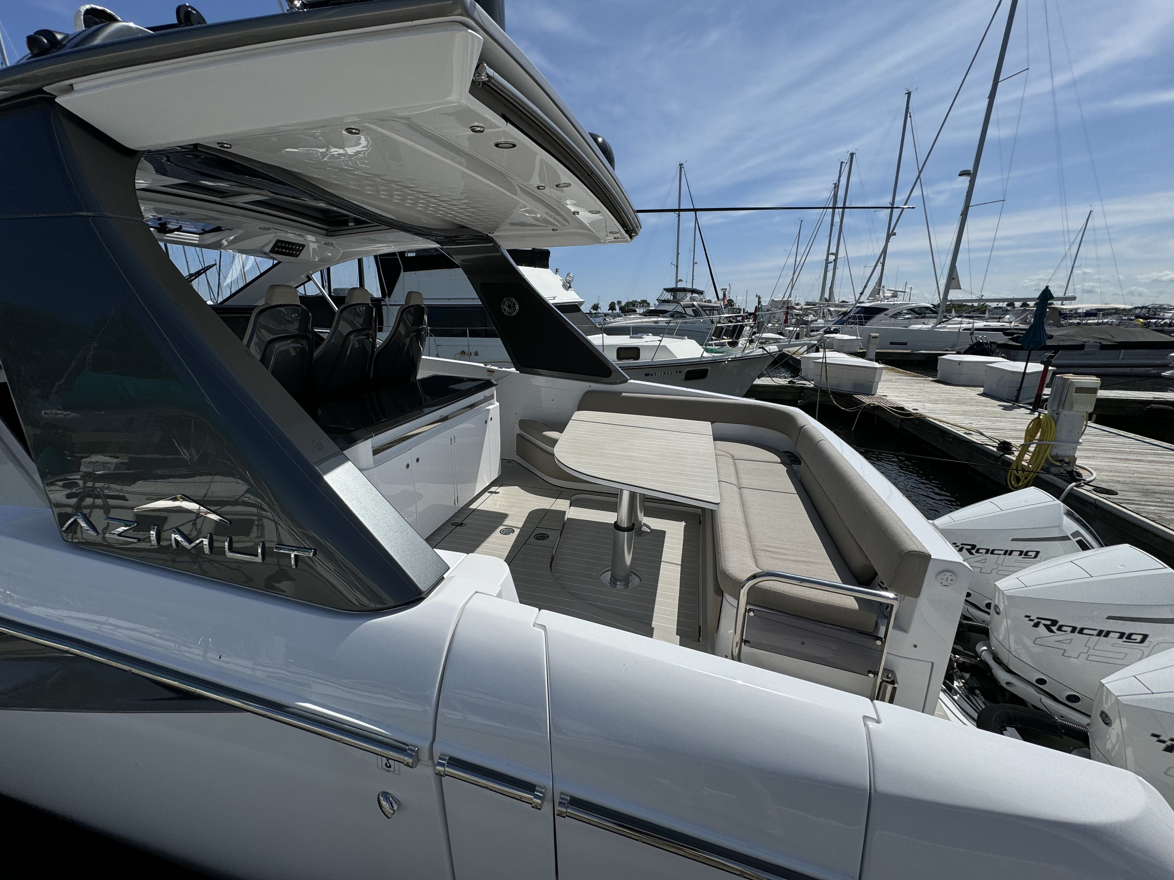 Slide: The Image of Azimut 42 VERVE 2024 - 10