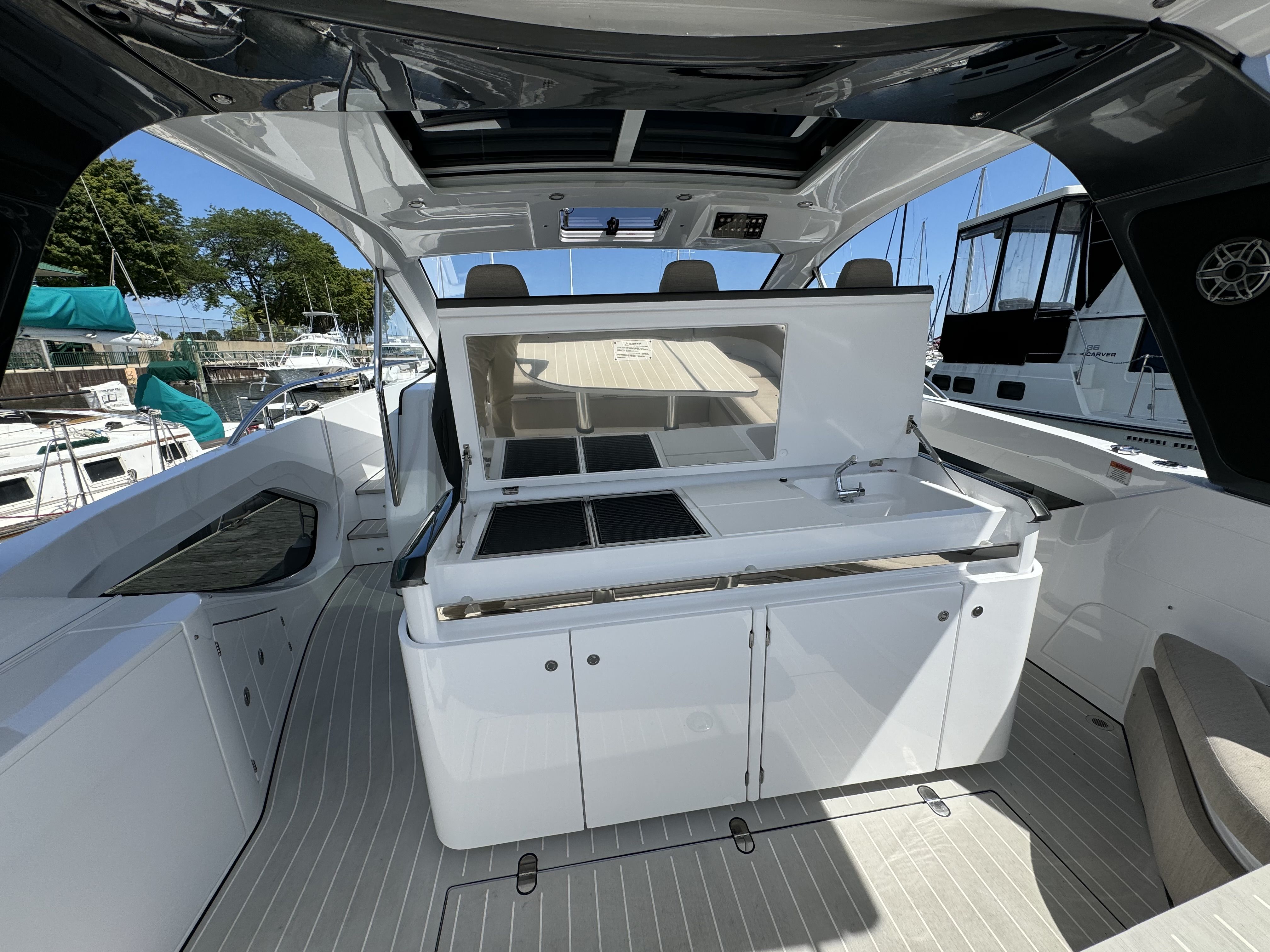 Slide: The Image of Azimut 42 VERVE 2024 - 14