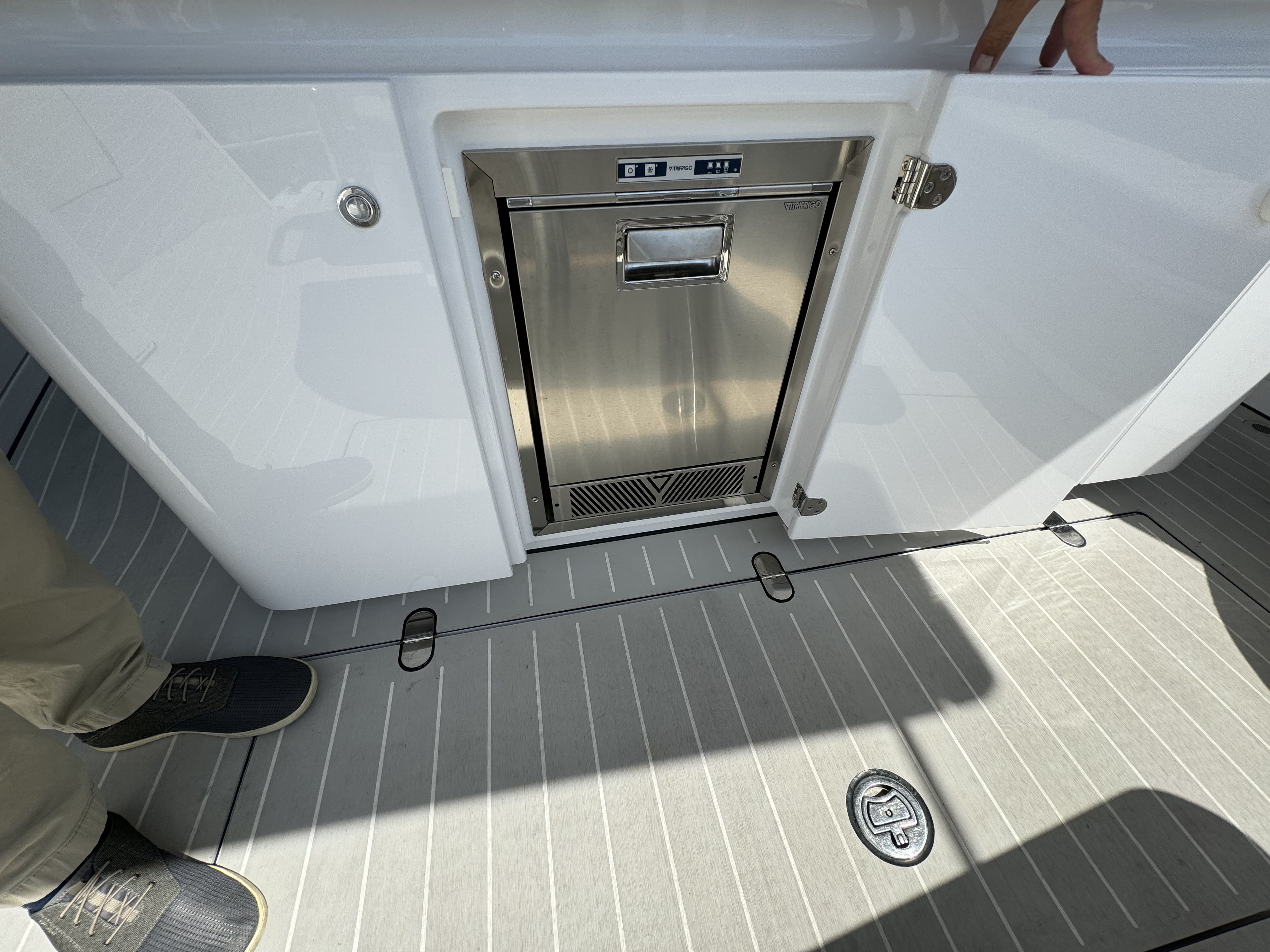 Slide: The Image of Azimut 42 VERVE 2024 - 15