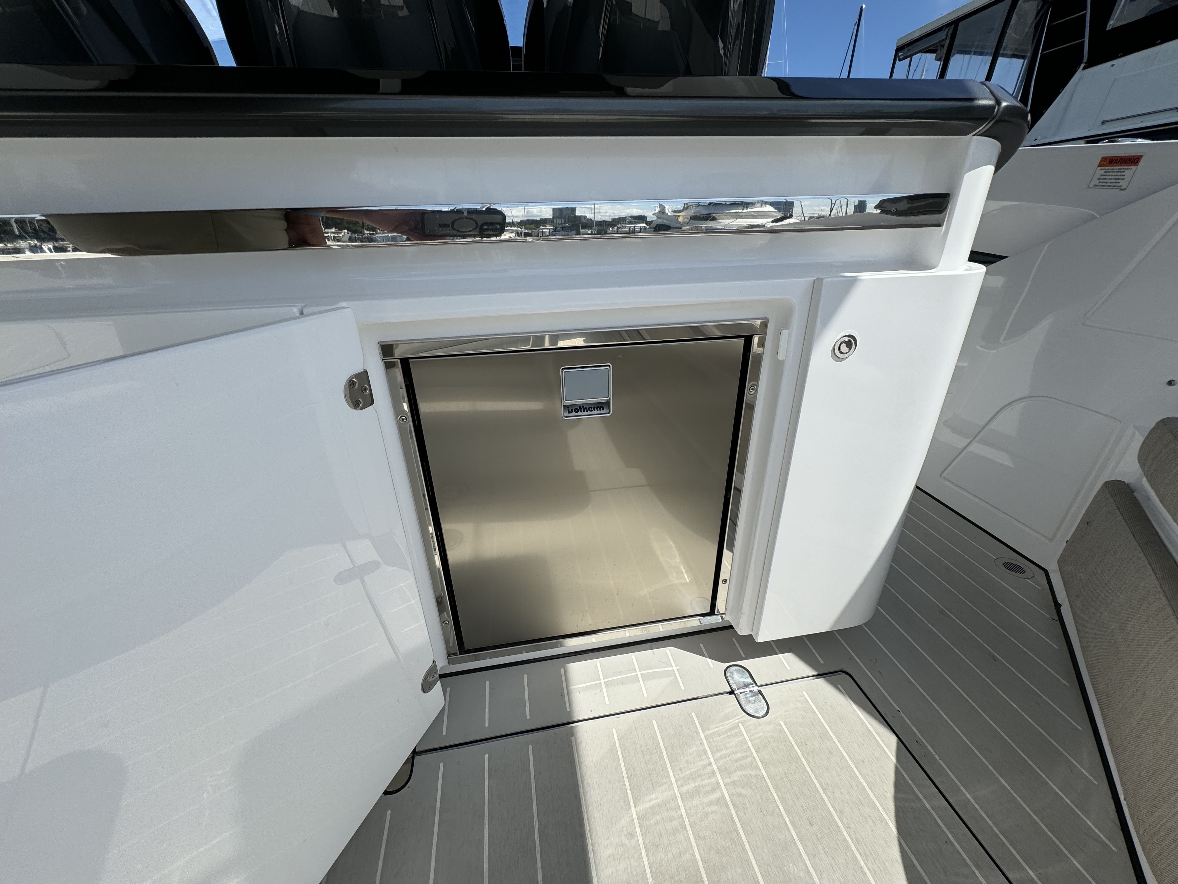 Slide: The Image of Azimut 42 VERVE 2024 - 16