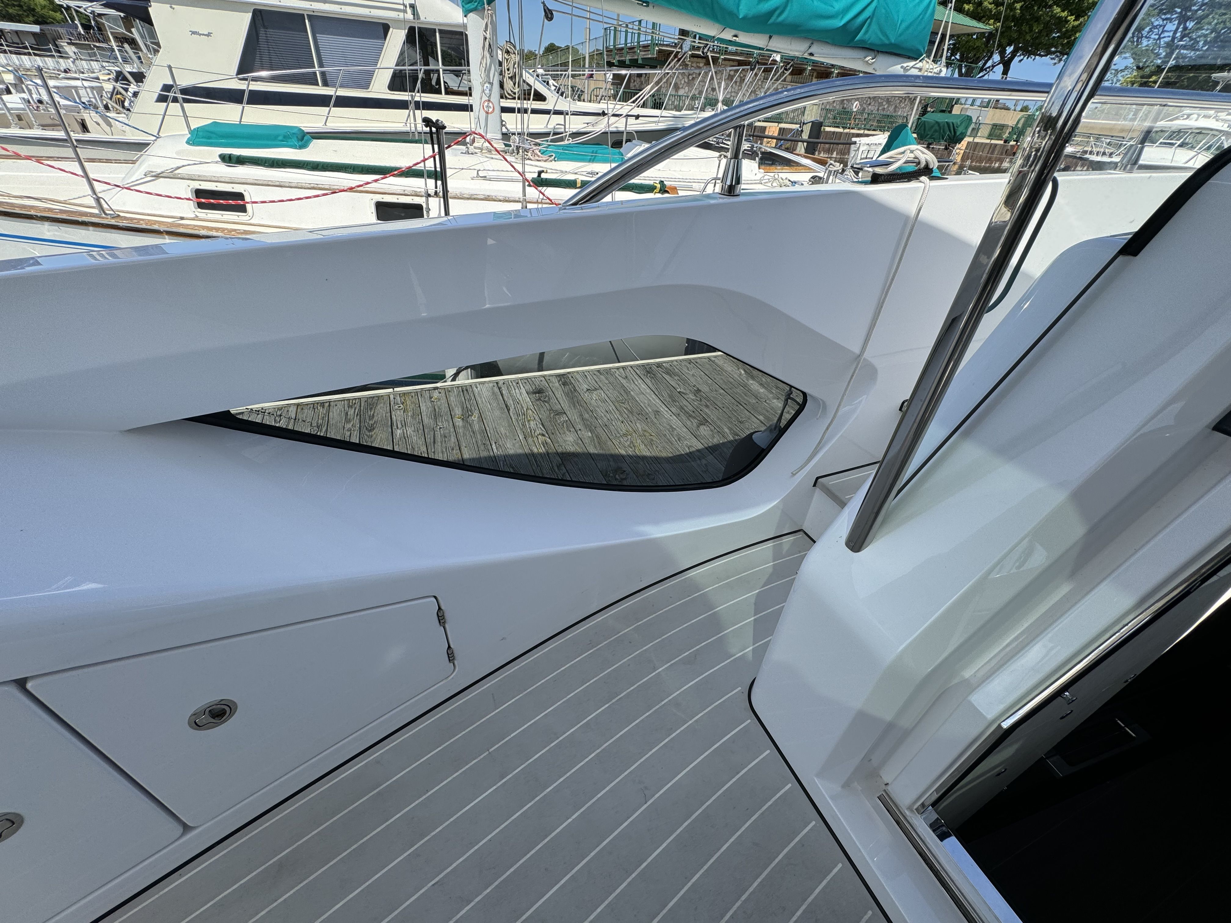 Slide: The Image of Azimut 42 VERVE 2024 - 23