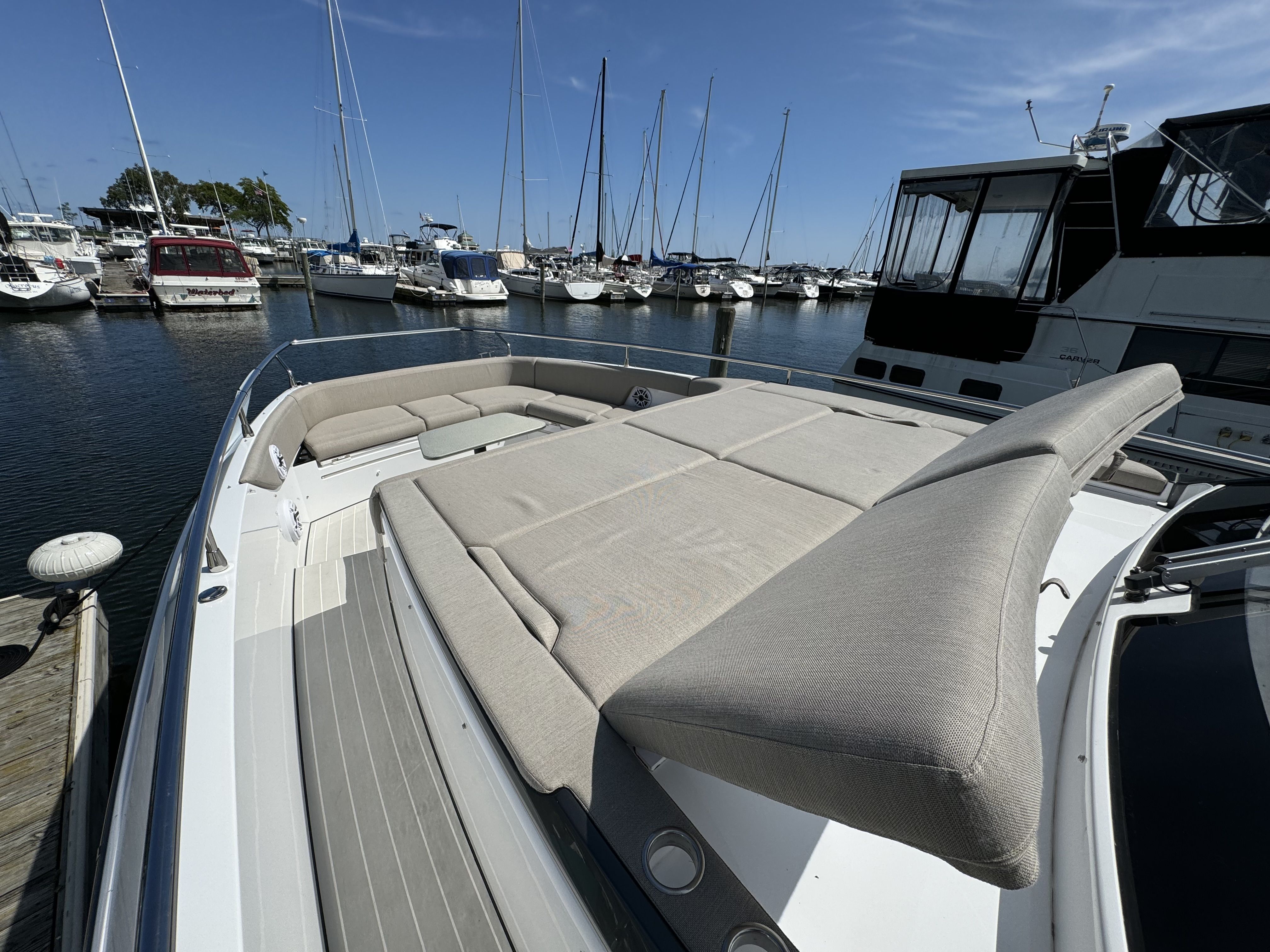 Slide: The Image of Azimut 42 VERVE 2024 - 32