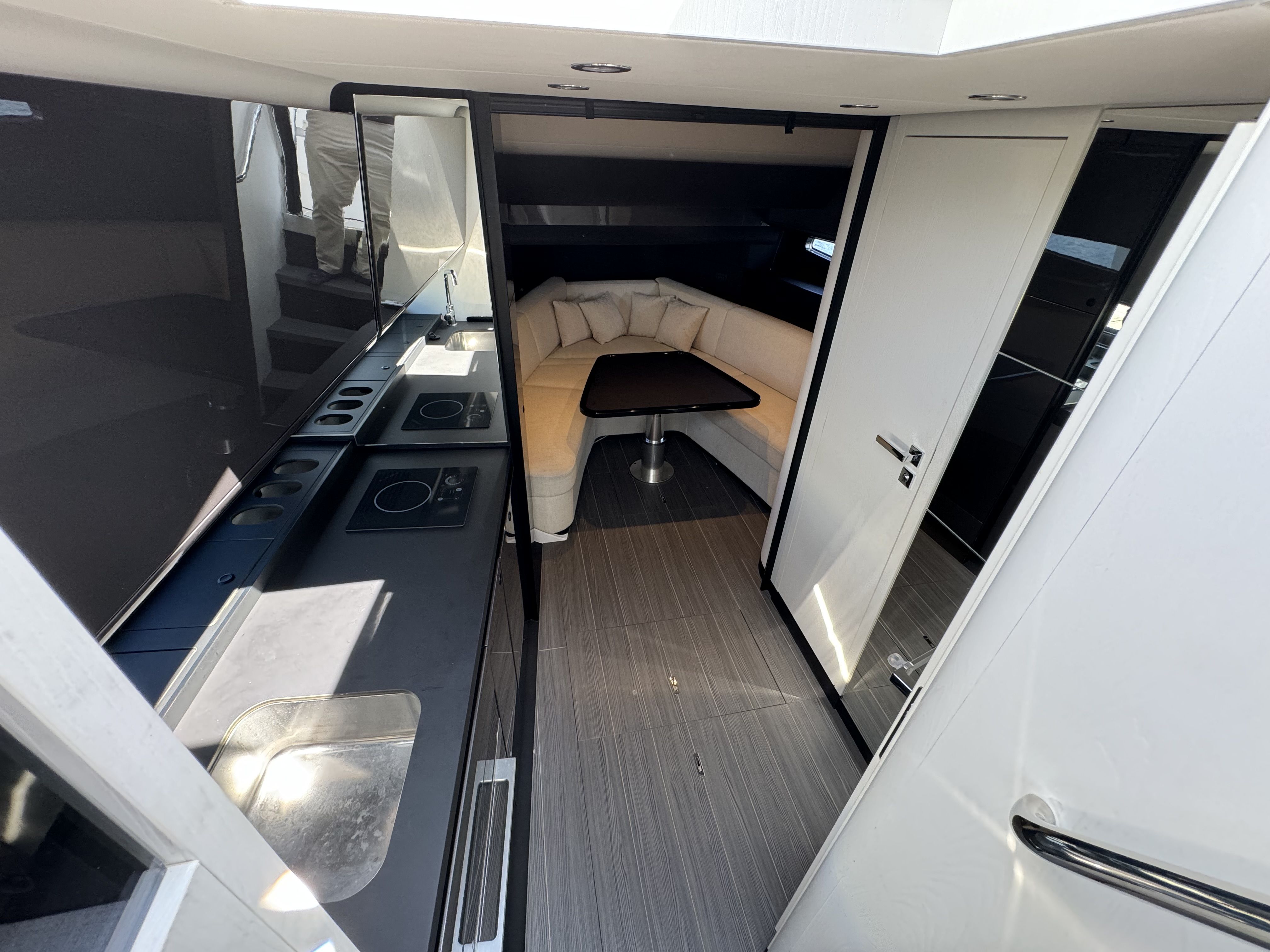 Slide: The Image of Azimut 42 VERVE 2024 - 35