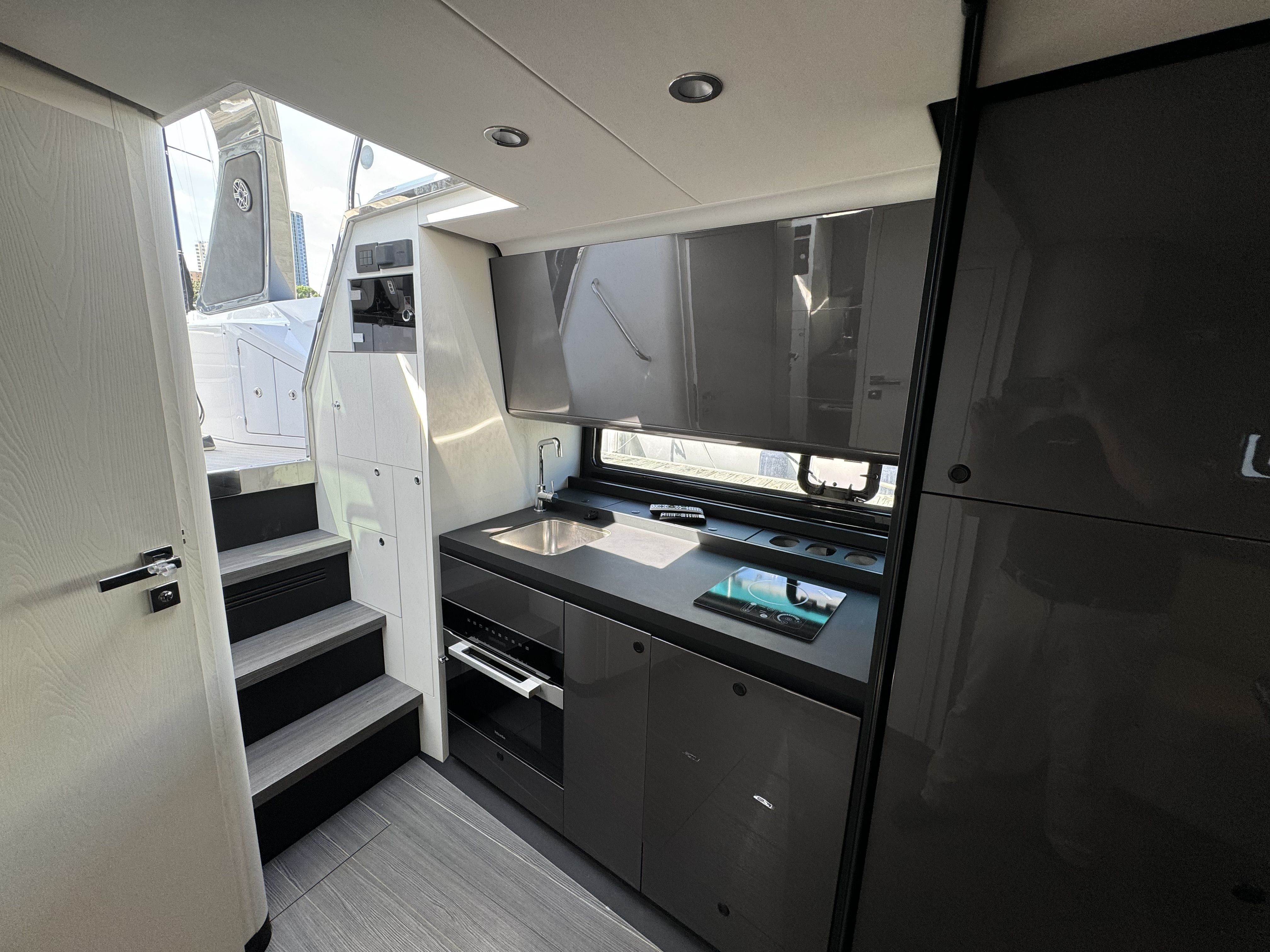 Slide: The Image of Azimut 42 VERVE 2024 - 36