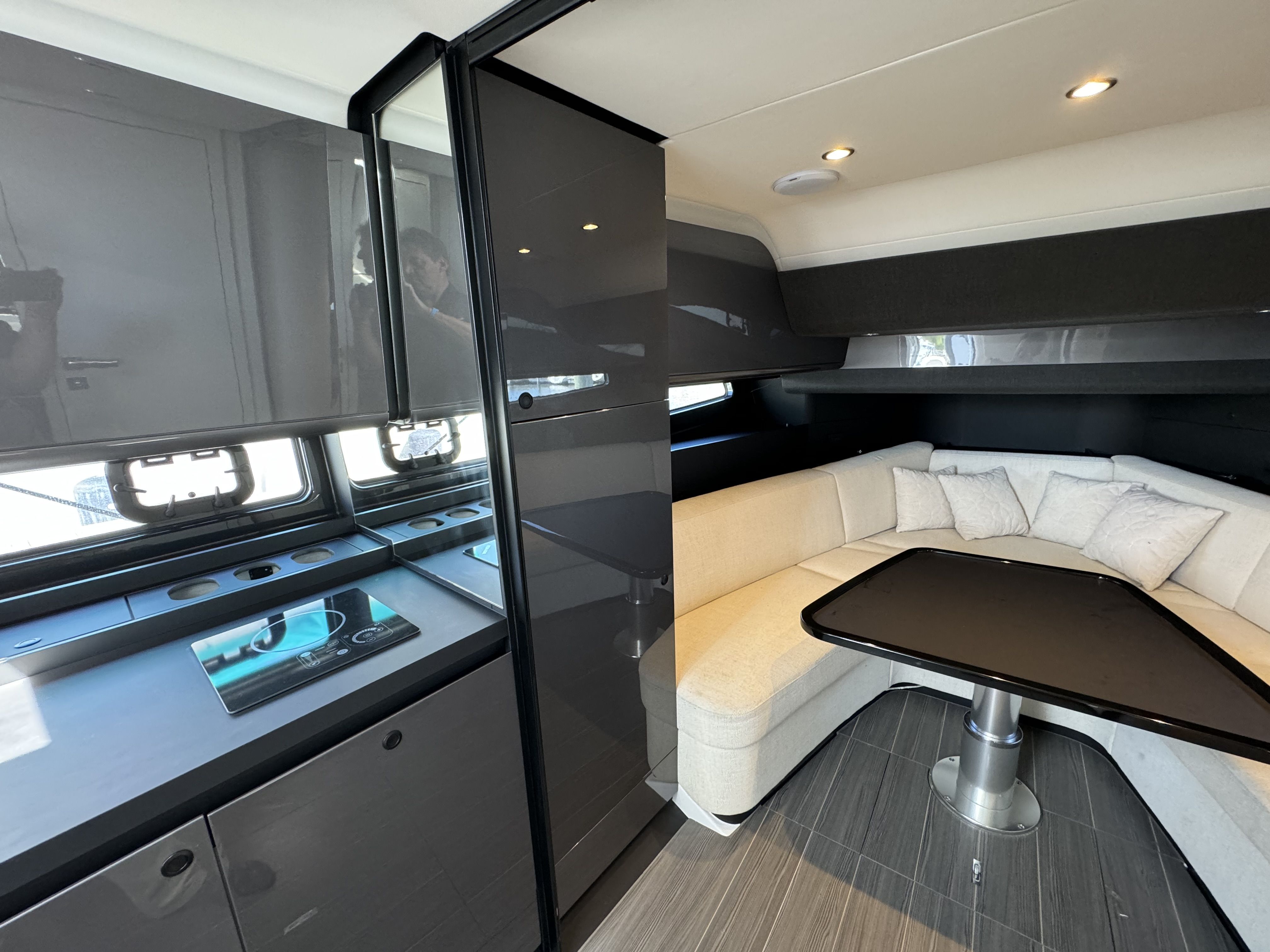 Slide: The Image of Azimut 42 VERVE 2024 - 37