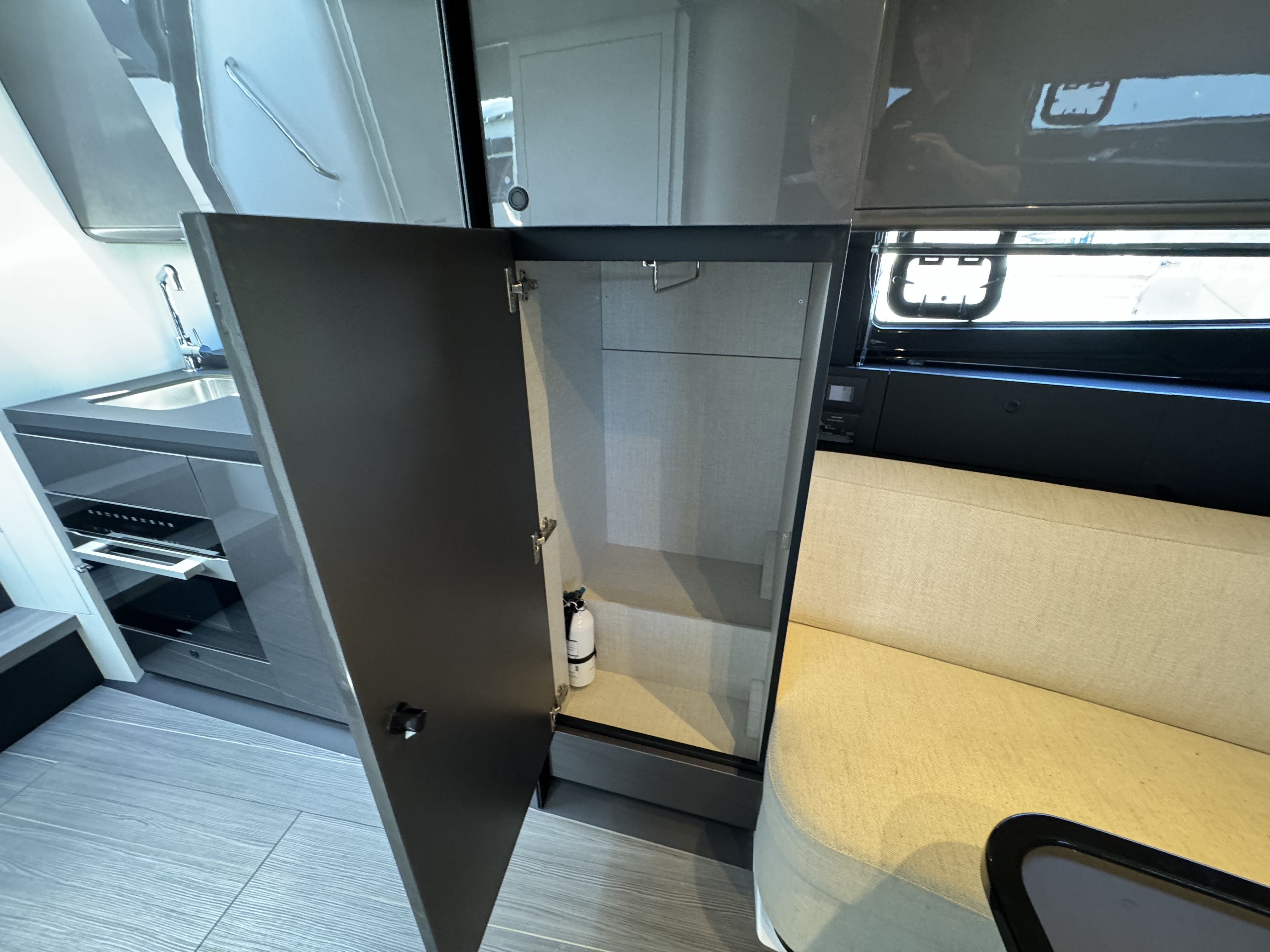 Slide: The Image of Azimut 42 VERVE 2024 - 38