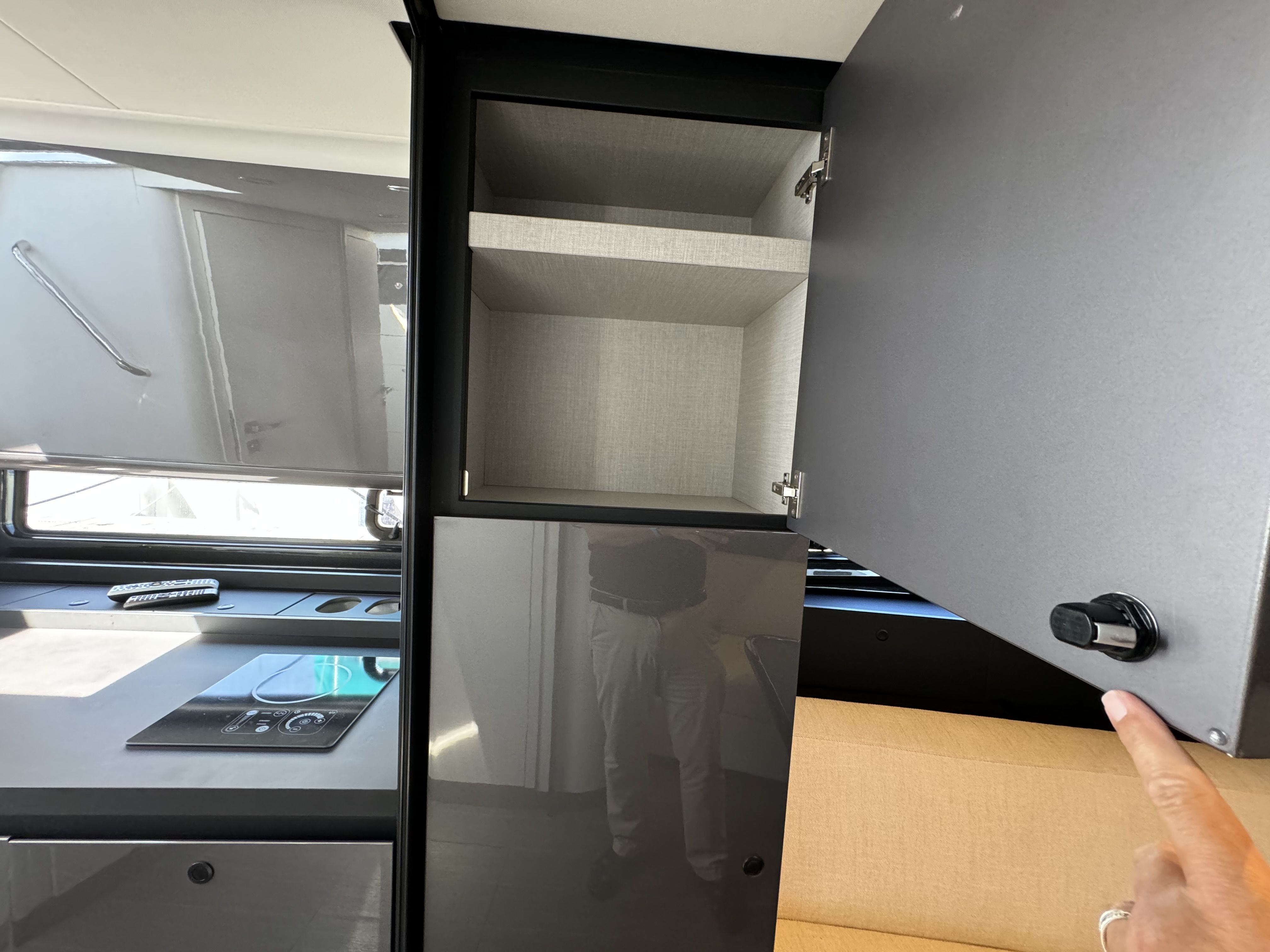 Slide: The Image of Azimut 42 VERVE 2024 - 39