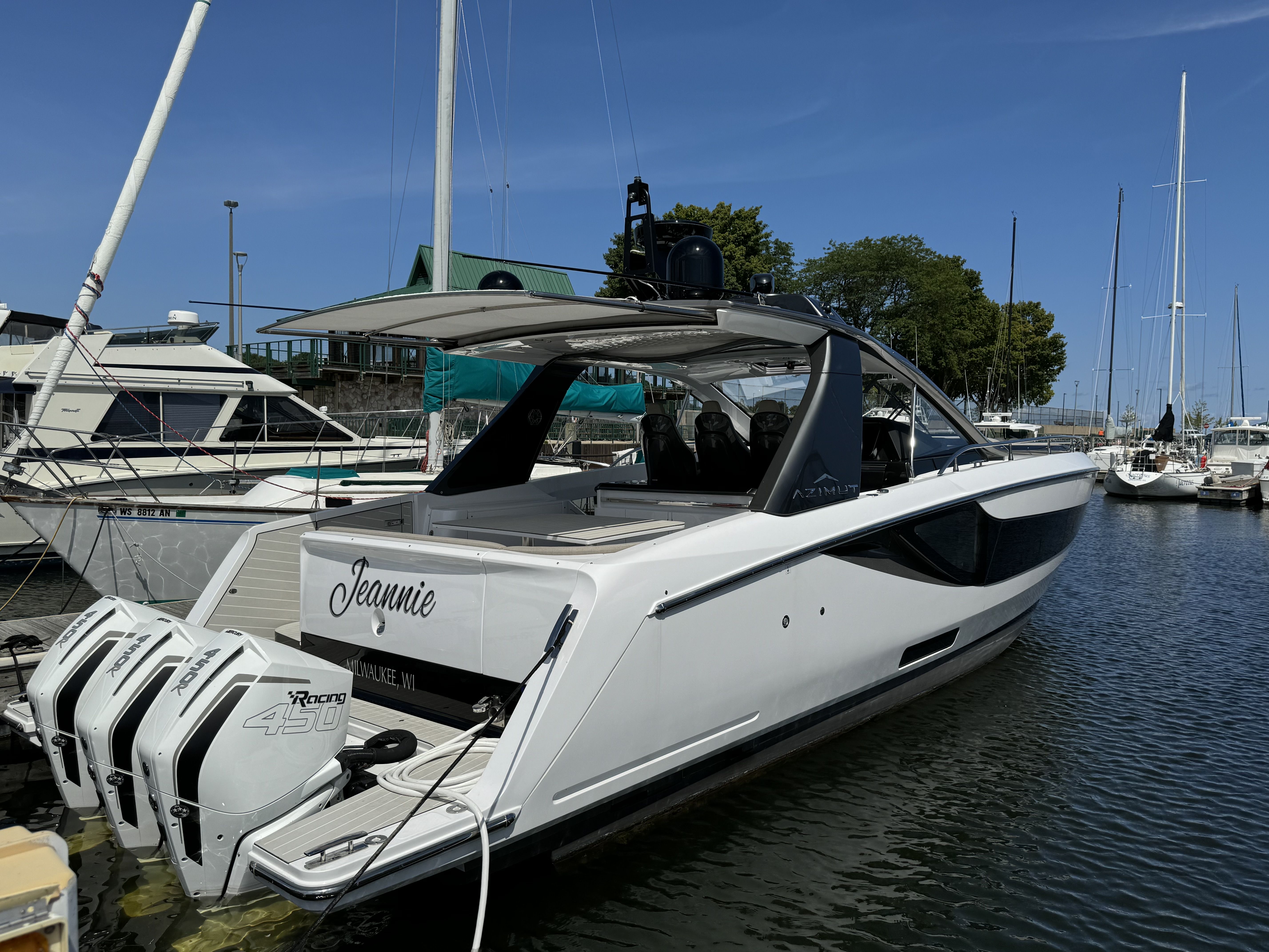 Slide: The Image of Azimut 42 VERVE 2024 - 4