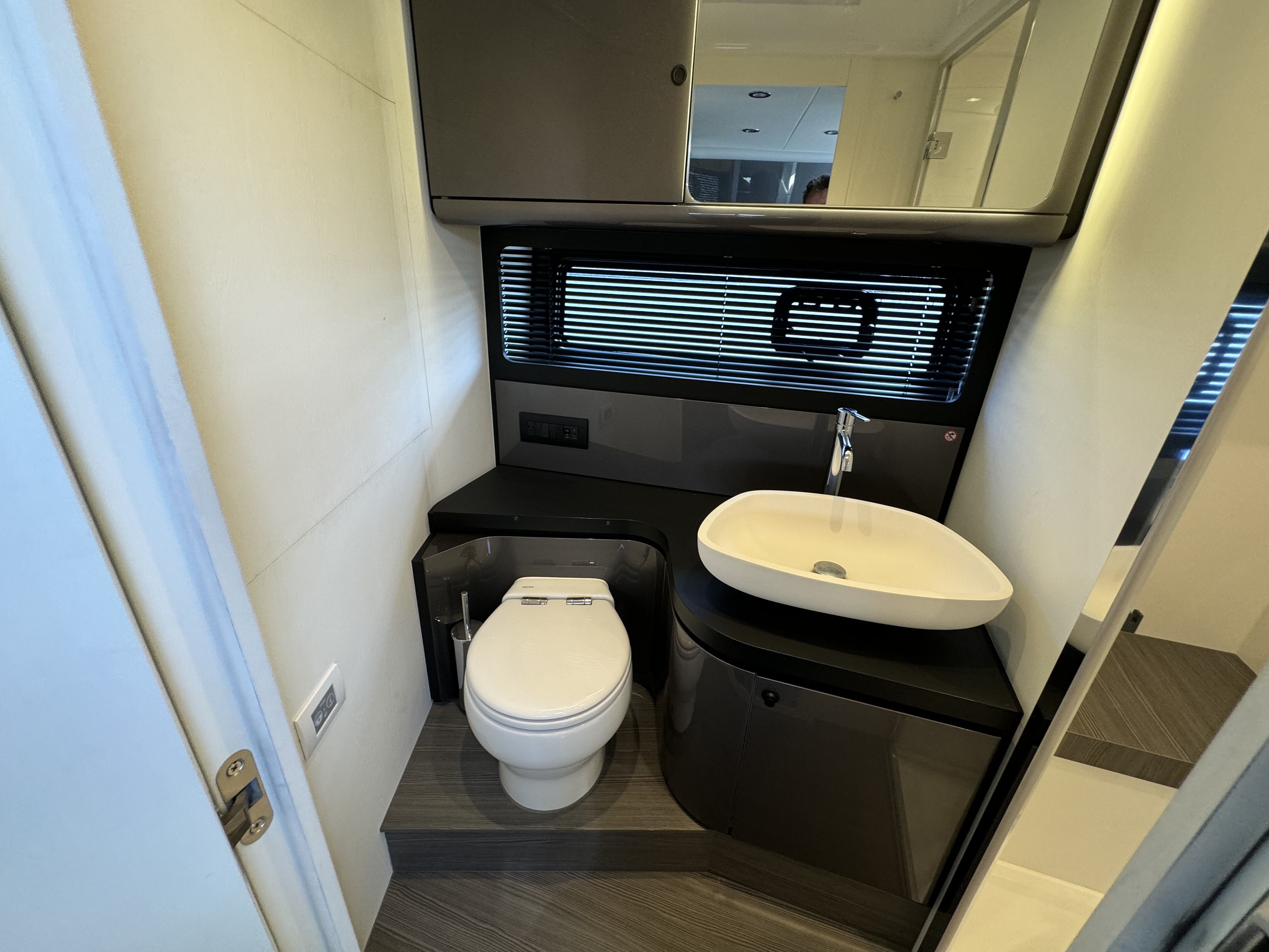 Slide: The Image of Azimut 42 VERVE 2024 - 40