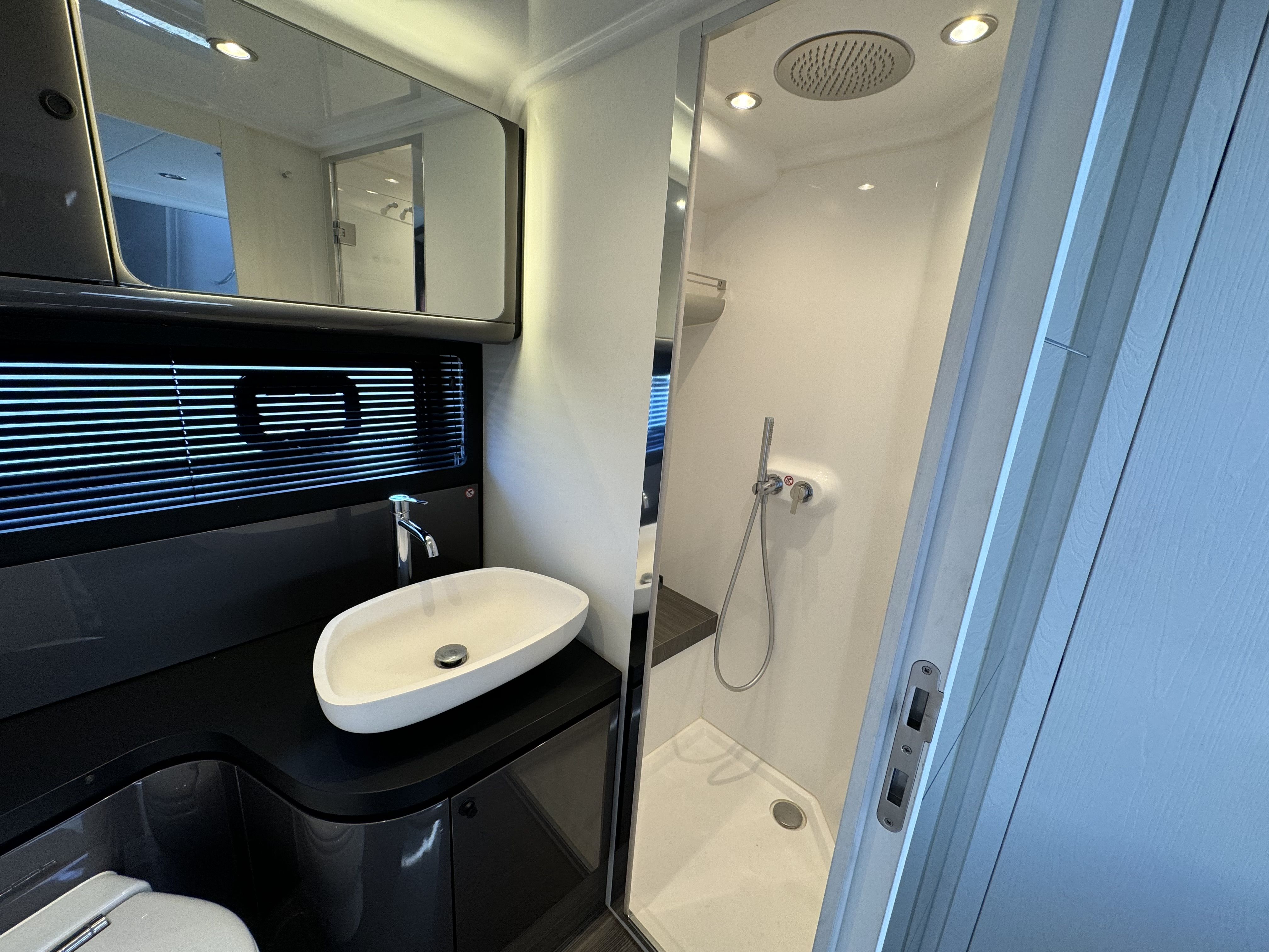 Slide: The Image of Azimut 42 VERVE 2024 - 41