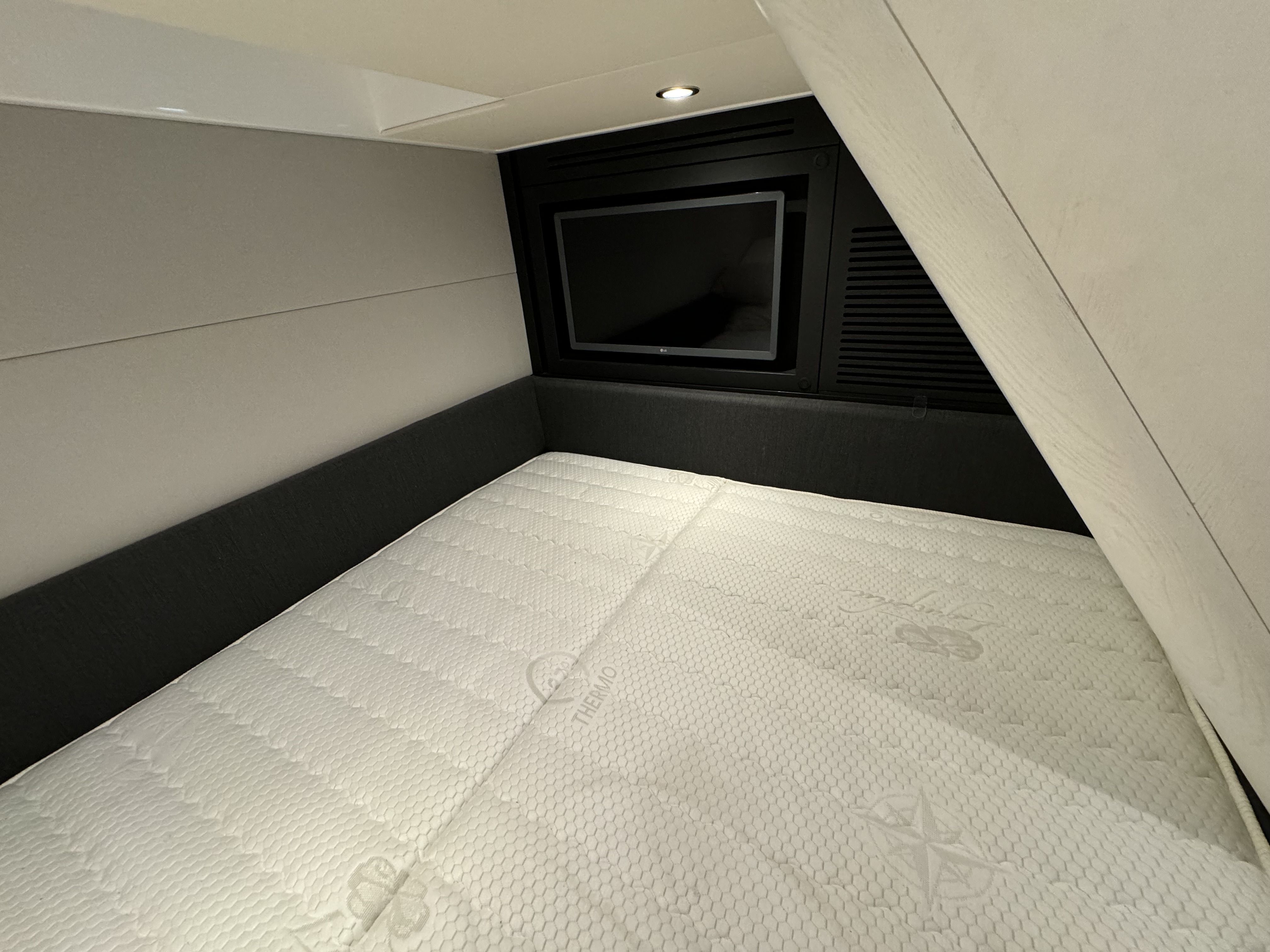 Slide: The Image of Azimut 42 VERVE 2024 - 42