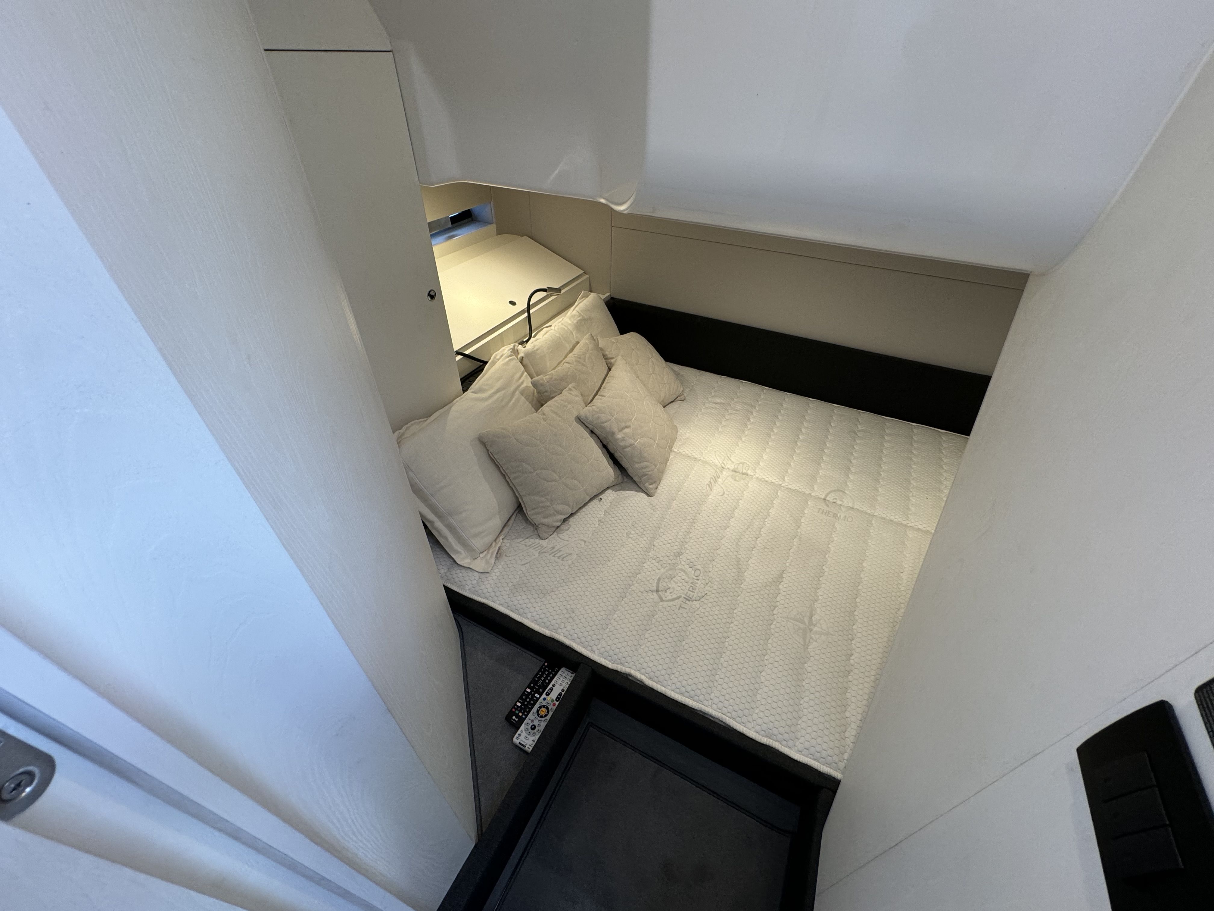 Slide: The Image of Azimut 42 VERVE 2024 - 44