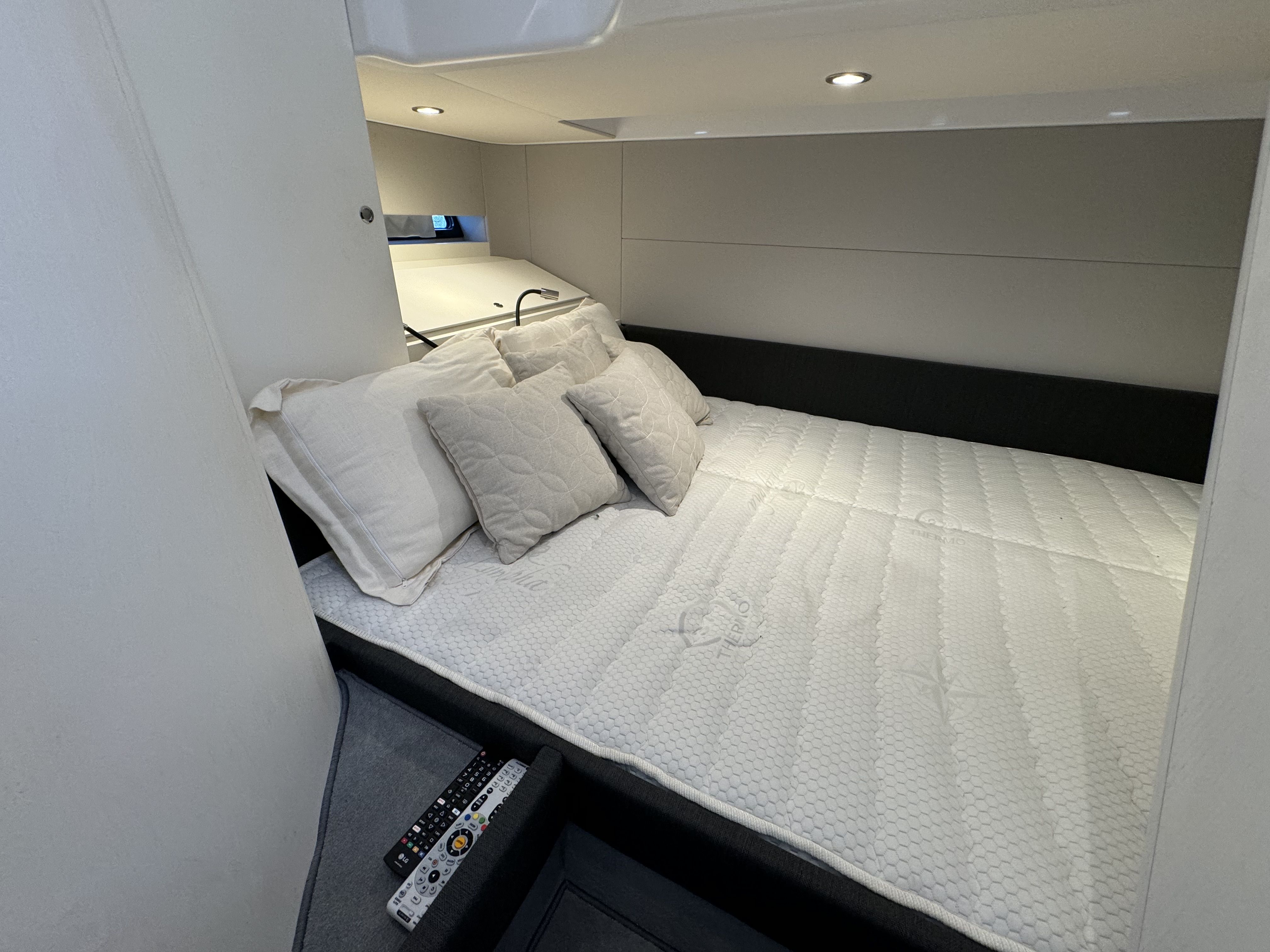 Slide: The Image of Azimut 42 VERVE 2024 - 45