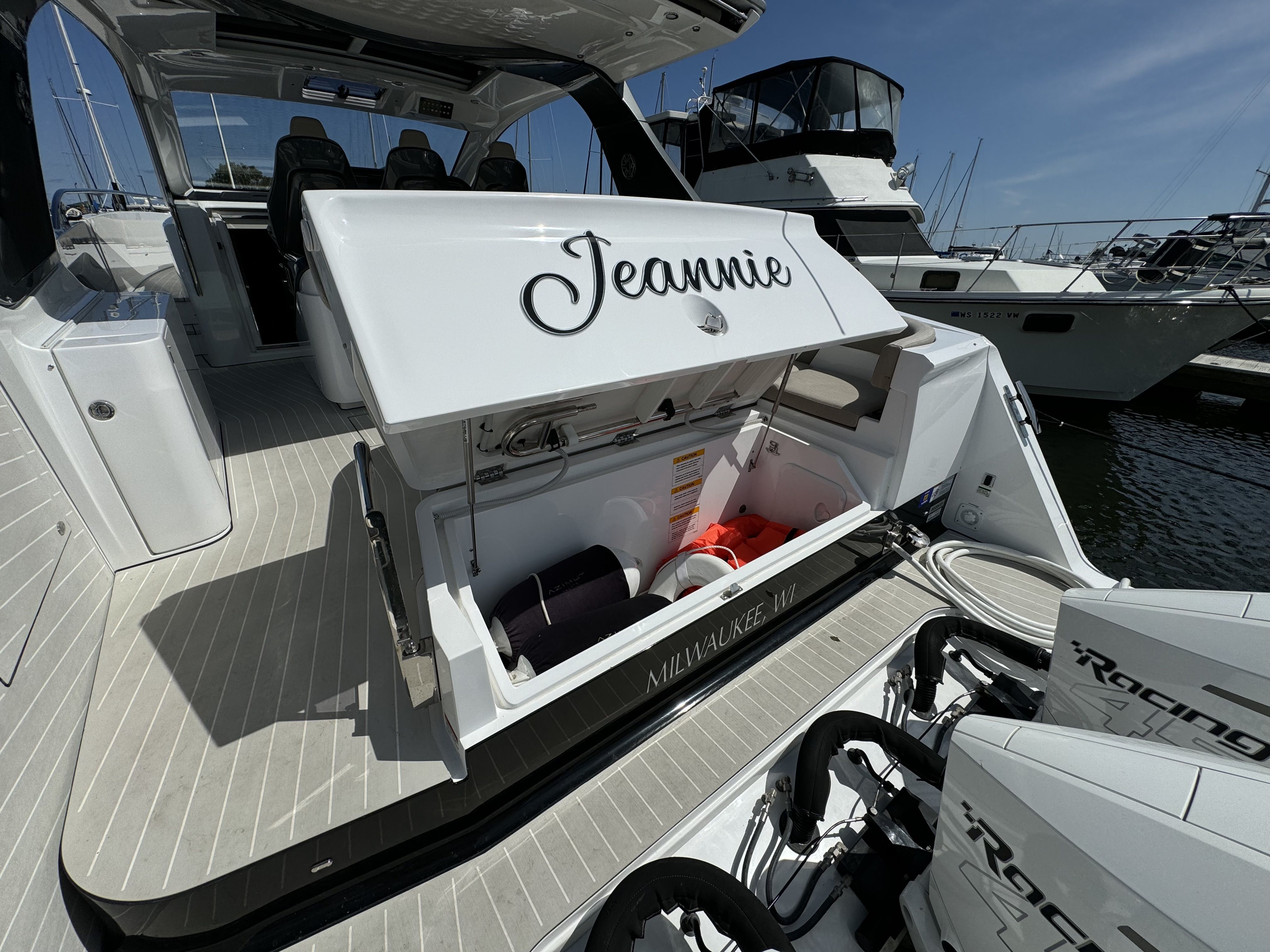 Slide: The Image of Azimut 42 VERVE 2024 - 9