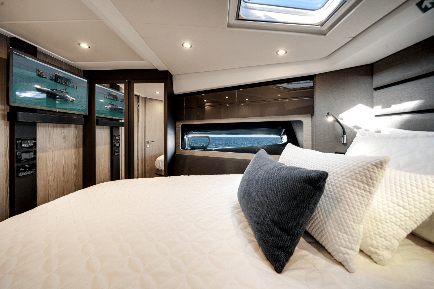 Slide: The Image of Azimut 45 ATLANTIS 2024 - 32