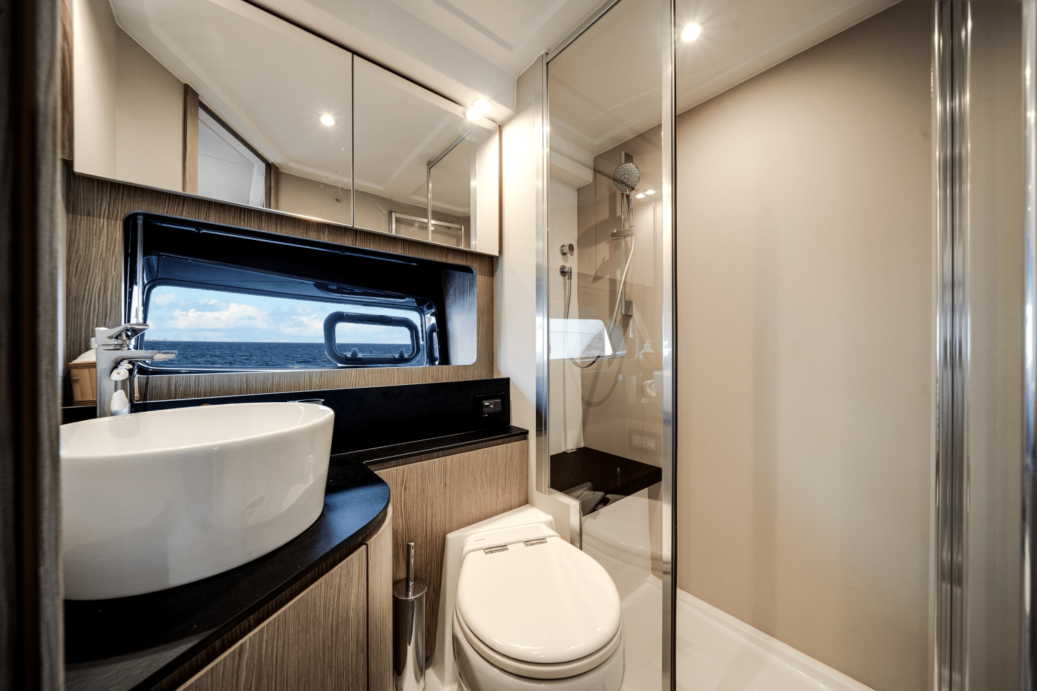 Slide: The Image of Azimut 45 ATLANTIS 2024 - 33