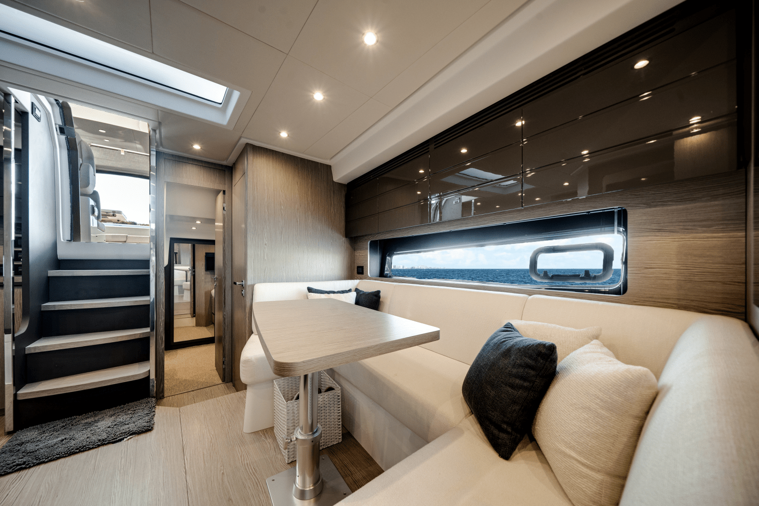 Slide: The Image of Azimut 45 ATLANTIS 2024 - 34