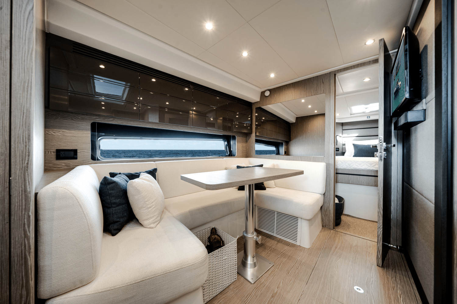 Slide: The Image of Azimut 45 ATLANTIS 2024 - 35