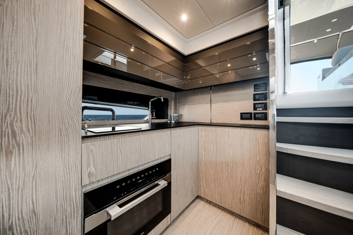 Slide: The Image of Azimut 45 ATLANTIS 2024 - 37